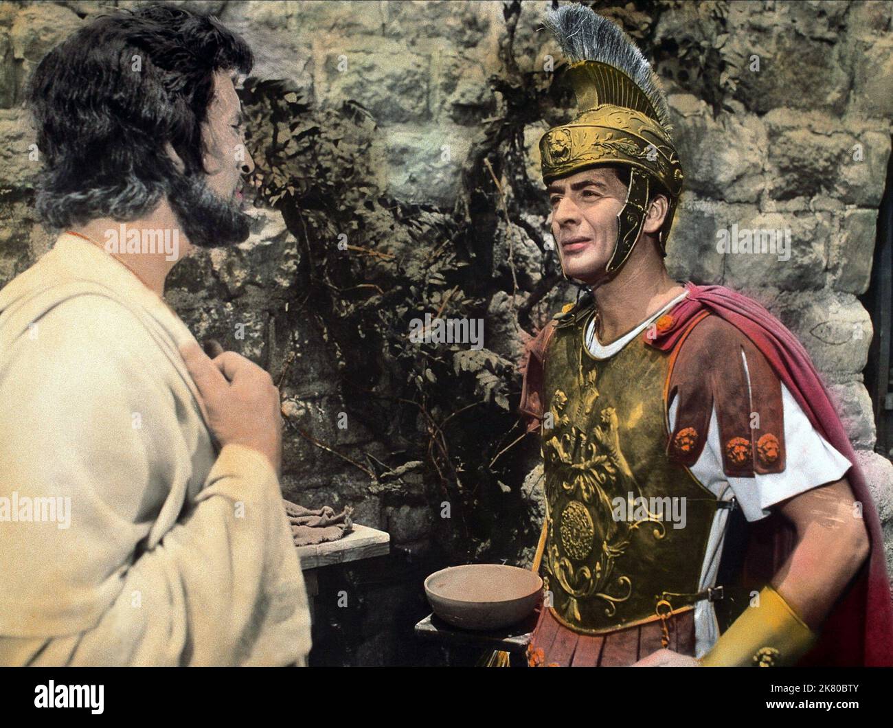Victor Mature Film: Demetrius And The Gladiators (USA 1954) Characters: Demetrius  Director: Delmer Daves 16 June 1954   **WARNING** This Photograph is for editorial use only and is the copyright of 20TH CENTURY FOX and/or the Photographer assigned by the Film or Production Company and can only be reproduced by publications in conjunction with the promotion of the above Film. A Mandatory Credit To 20TH CENTURY FOX is required. The Photographer should also be credited when known. No commercial use can be granted without written authority from the Film Company. Stock Photo