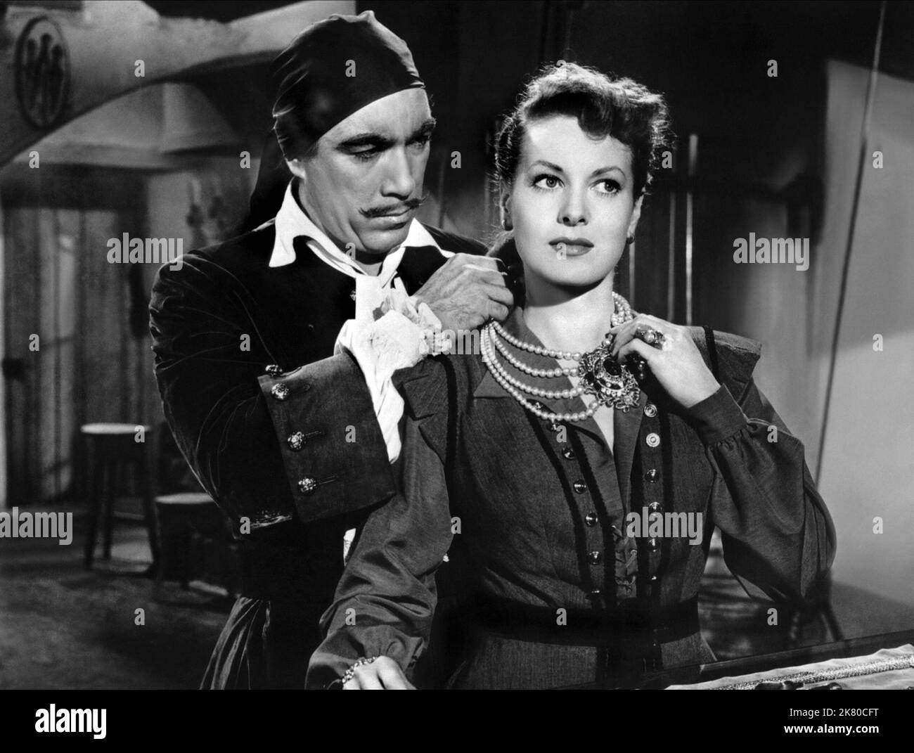 Anthony Quinn & Maureen O'Hara Film: Against All Flags (USA 1952) Characters: Capt. Roc Brasiliano, Prudence 'Spitfire' Stevens  Director: George Sherman 21 November 1952   **WARNING** This Photograph is for editorial use only and is the copyright of UNIVERSAL and/or the Photographer assigned by the Film or Production Company and can only be reproduced by publications in conjunction with the promotion of the above Film. A Mandatory Credit To UNIVERSAL is required. The Photographer should also be credited when known. No commercial use can be granted without written authority from the Film Compa Stock Photo