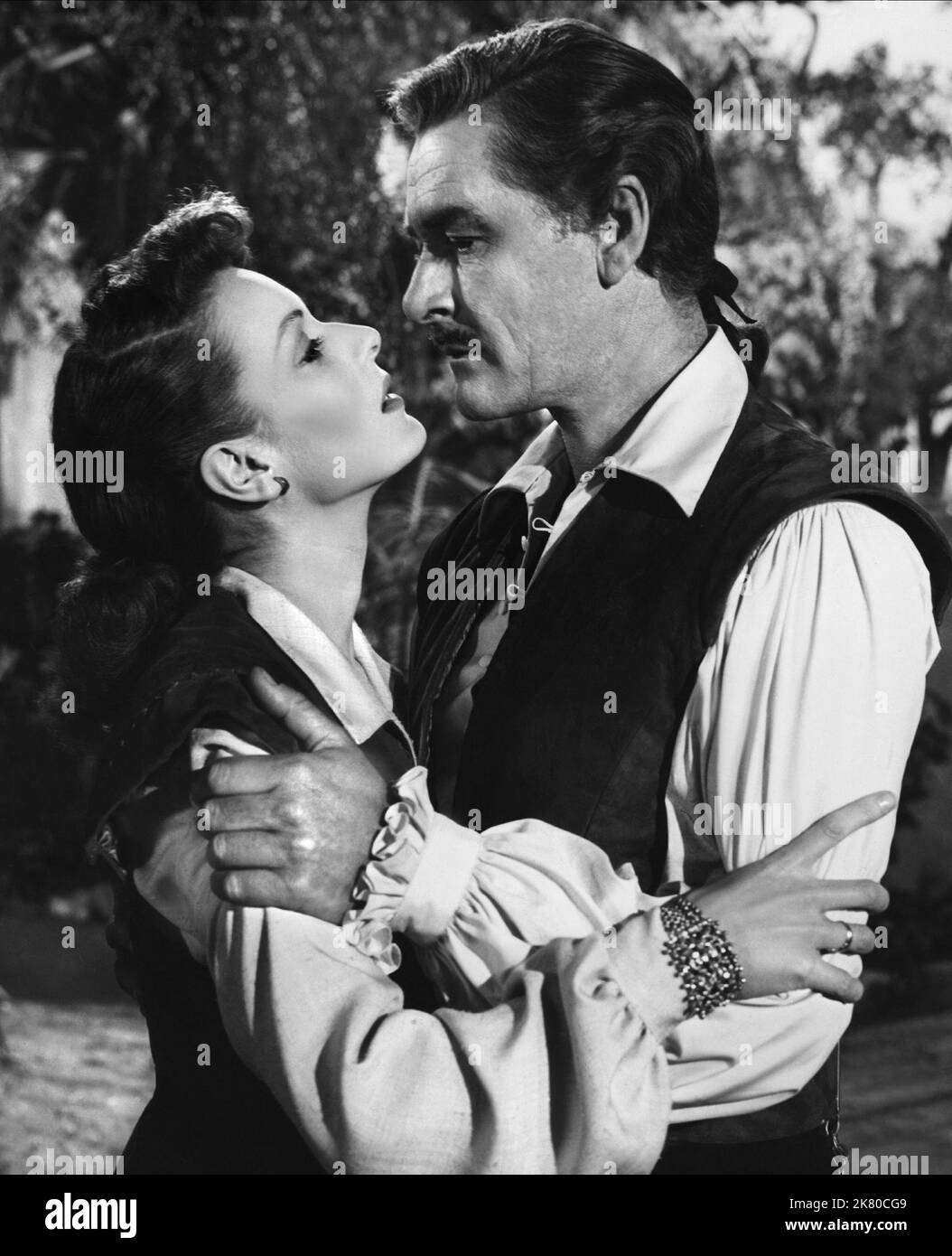 Maureen O'Hara & Errol Flynn Film: Against All Flags (USA 1952) Characters: Prudence 'Spitfire' Stevens, Brian Hawke  Director: George Sherman 21 November 1952   **WARNING** This Photograph is for editorial use only and is the copyright of UNIVERSAL and/or the Photographer assigned by the Film or Production Company and can only be reproduced by publications in conjunction with the promotion of the above Film. A Mandatory Credit To UNIVERSAL is required. The Photographer should also be credited when known. No commercial use can be granted without written authority from the Film Company. Stock Photo