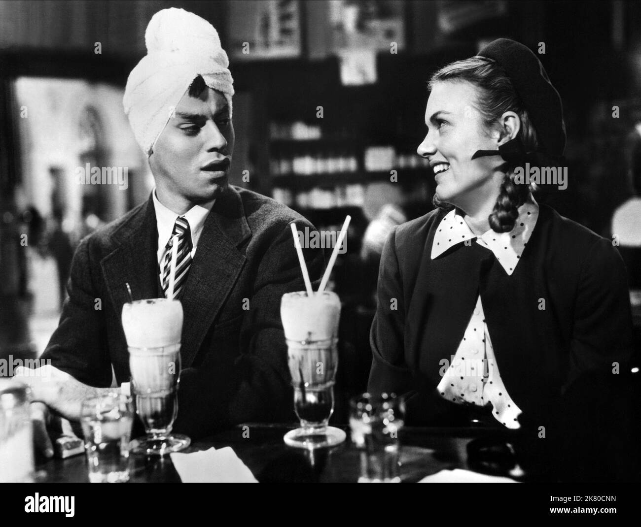 Jerry Lewis & Marion Marshall Film: The Stooge (USA 1951) Characters: Theodore 'Ted' Rogers, Genevieve 'Frecklehead' Tait  Director: Norman Taurog 15 November 1951   **WARNING** This Photograph is for editorial use only and is the copyright of PARAMOUNT PICTURES and/or the Photographer assigned by the Film or Production Company and can only be reproduced by publications in conjunction with the promotion of the above Film. A Mandatory Credit To PARAMOUNT PICTURES is required. The Photographer should also be credited when known. No commercial use can be granted without written authority from the Stock Photo