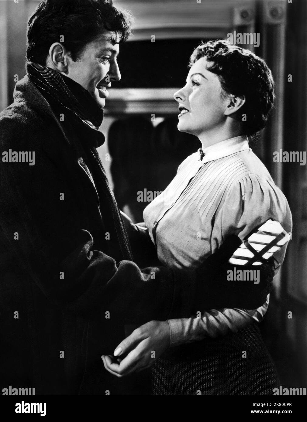 Farley Granger & Jeanne Crain Film: O. Henry'S Full House (1952) Characters: Jim (The Gift of the Magi), Della (The Gift of the Magi)  Director: Henry Hathaway 19 September 1952   **WARNING** This Photograph is for editorial use only and is the copyright of 20 CENTURY FOX and/or the Photographer assigned by the Film or Production Company and can only be reproduced by publications in conjunction with the promotion of the above Film. A Mandatory Credit To 20 CENTURY FOX is required. The Photographer should also be credited when known. No commercial use can be granted without written authority fr Stock Photo