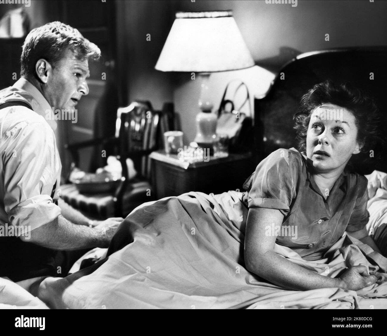 Eddie Albert & Susan Hayward Film: I'Ll Cry Tomorrow (1955) Characters: Burt McGuire, Lillian Roth  Director: Daniel Mann 25 December 1955   **WARNING** This Photograph is for editorial use only and is the copyright of METRO and/or the Photographer assigned by the Film or Production Company and can only be reproduced by publications in conjunction with the promotion of the above Film. A Mandatory Credit To METRO is required. The Photographer should also be credited when known. No commercial use can be granted without written authority from the Film Company. Stock Photo