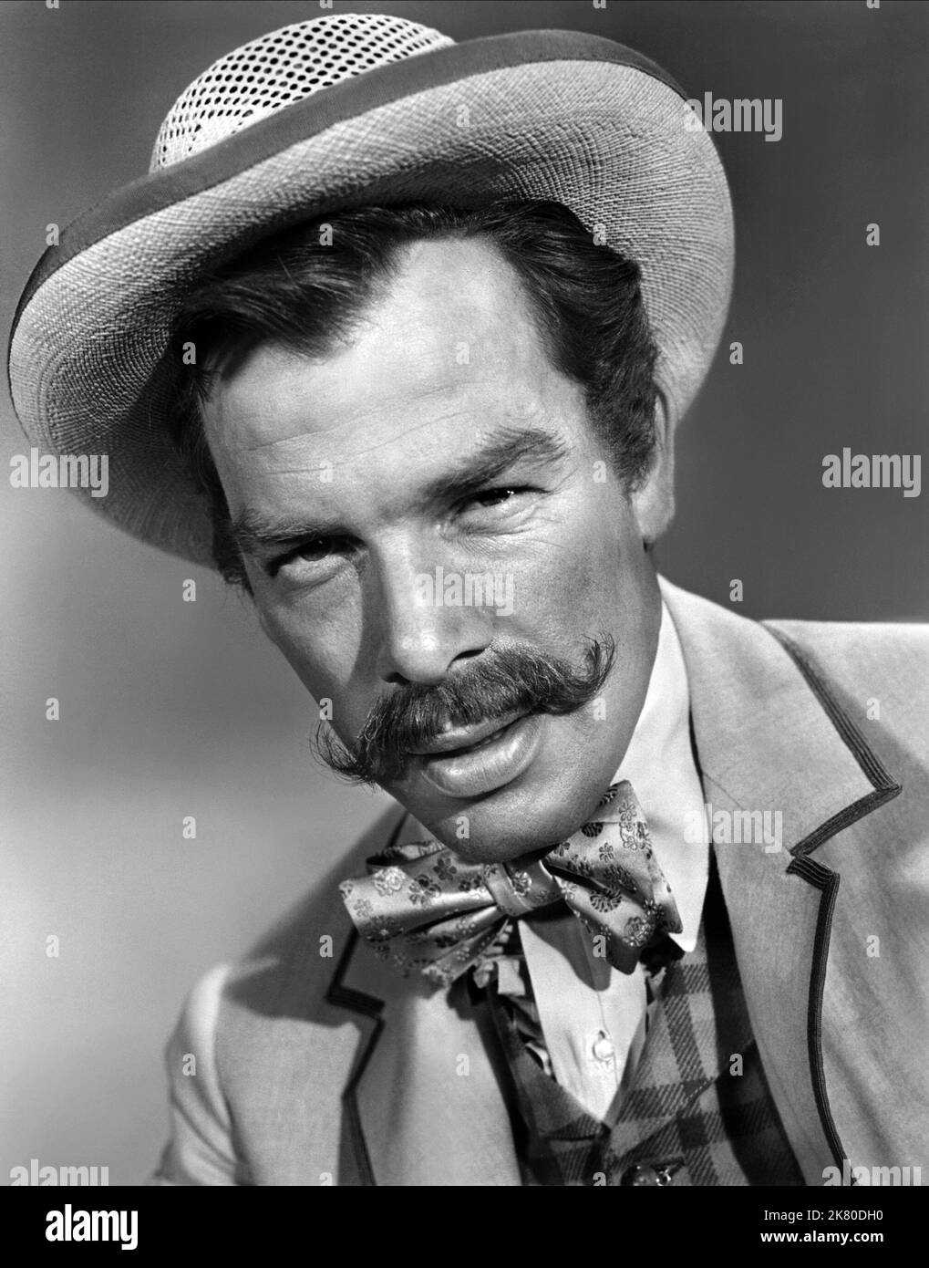 Lee Marvin Film: Raintree County (USA 1957) Characters: Orville 'Flash' Perkins  / Literaturverfilmung (Based On The Book By Ross Lockridge Jr.) Director: Edward Dmytryk 04 October 1957   **WARNING** This Photograph is for editorial use only and is the copyright of MGM and/or the Photographer assigned by the Film or Production Company and can only be reproduced by publications in conjunction with the promotion of the above Film. A Mandatory Credit To MGM is required. The Photographer should also be credited when known. No commercial use can be granted without written authority from the Film Co Stock Photo
