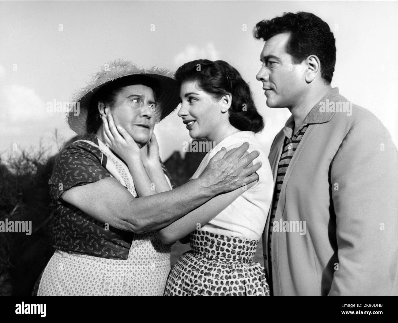 Annie Rosar, Johanna Von Koczian & Mario Lanza Film: For The First Time (DE/IT/USA 1959) Characters: Mathilde Faktotum, Christa, Tonio Costa  Director: Rudolph Mate 26 February 1959   **WARNING** This Photograph is for editorial use only and is the copyright of MGM and/or the Photographer assigned by the Film or Production Company and can only be reproduced by publications in conjunction with the promotion of the above Film. A Mandatory Credit To MGM is required. The Photographer should also be credited when known. No commercial use can be granted without written authority from the Film Compan Stock Photo