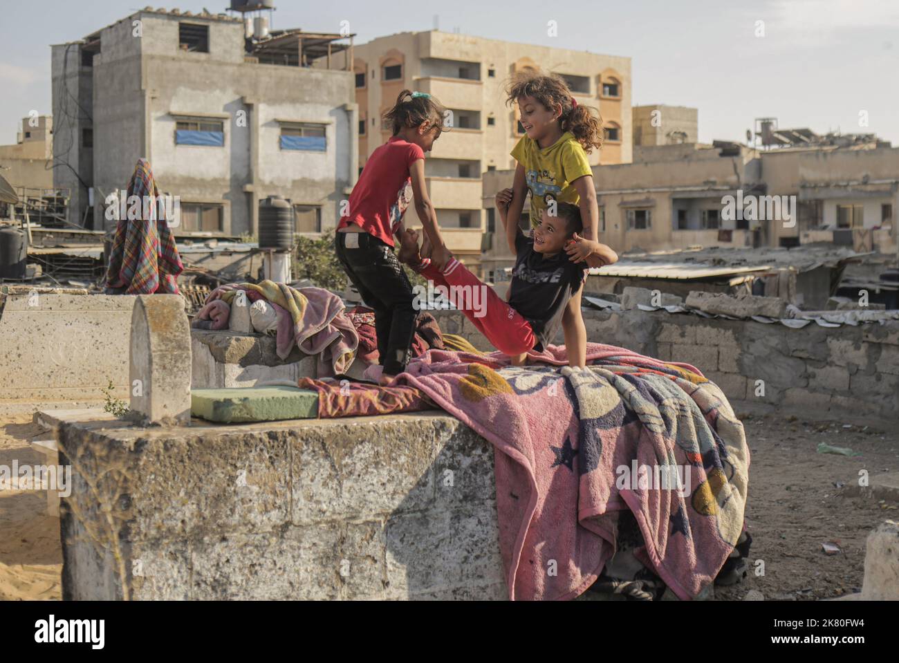 Children playing dead hires stock photography and images Alamy