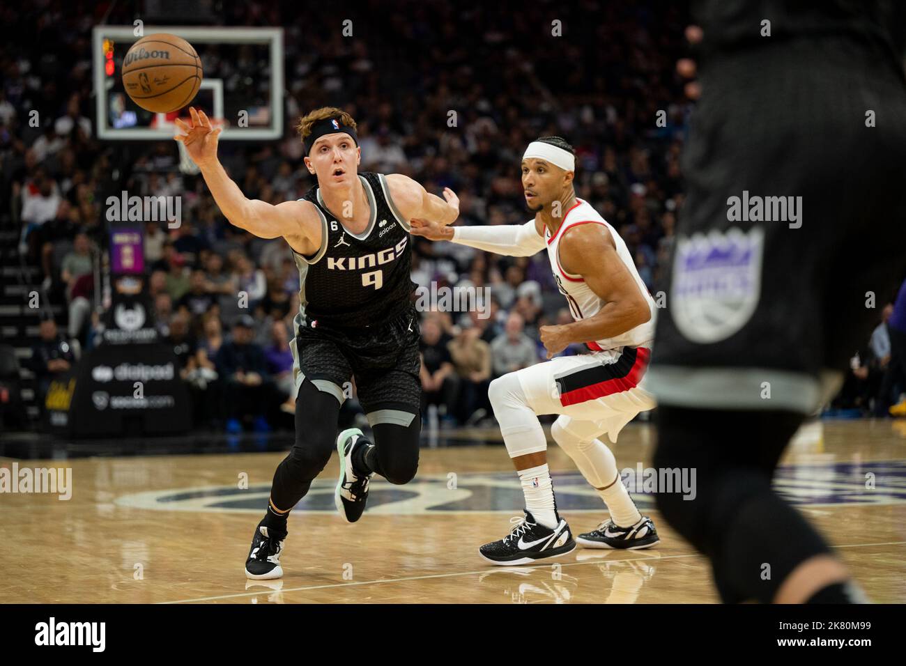 Sacramento, CA, USA. 19th Oct, 2022. Sacramento Kings guard Kevin Huerter (9) passes to teammate in the first half during a game at Golden 1 Center in Sacramento, Wednesday, Oct. 19, 2022. (Credit Image: © Paul Kitagaki Jr./ZUMA Press Wire) Stock Photo