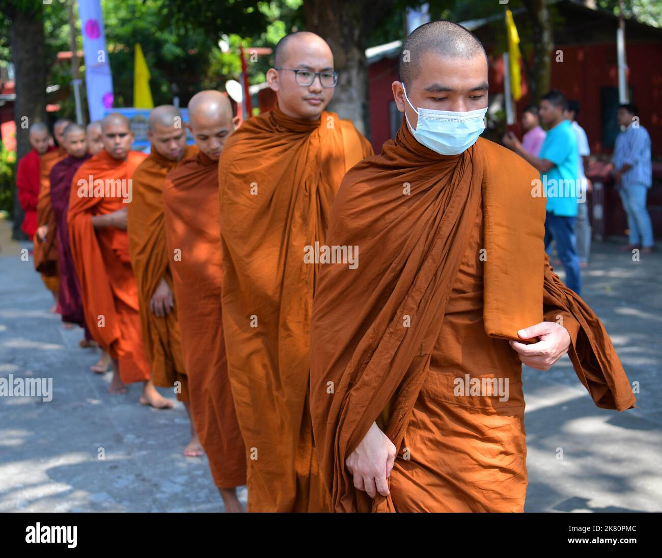 Buddhist devotees conducting different rituals during Kothin Chibor Dan ...
