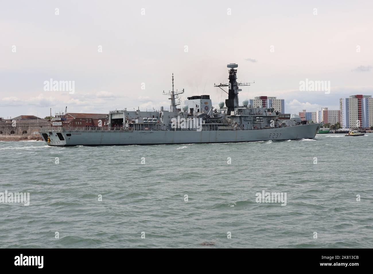 The Royal Navy frigate HMS WESTMINSTER returns to its home port Stock Photo
