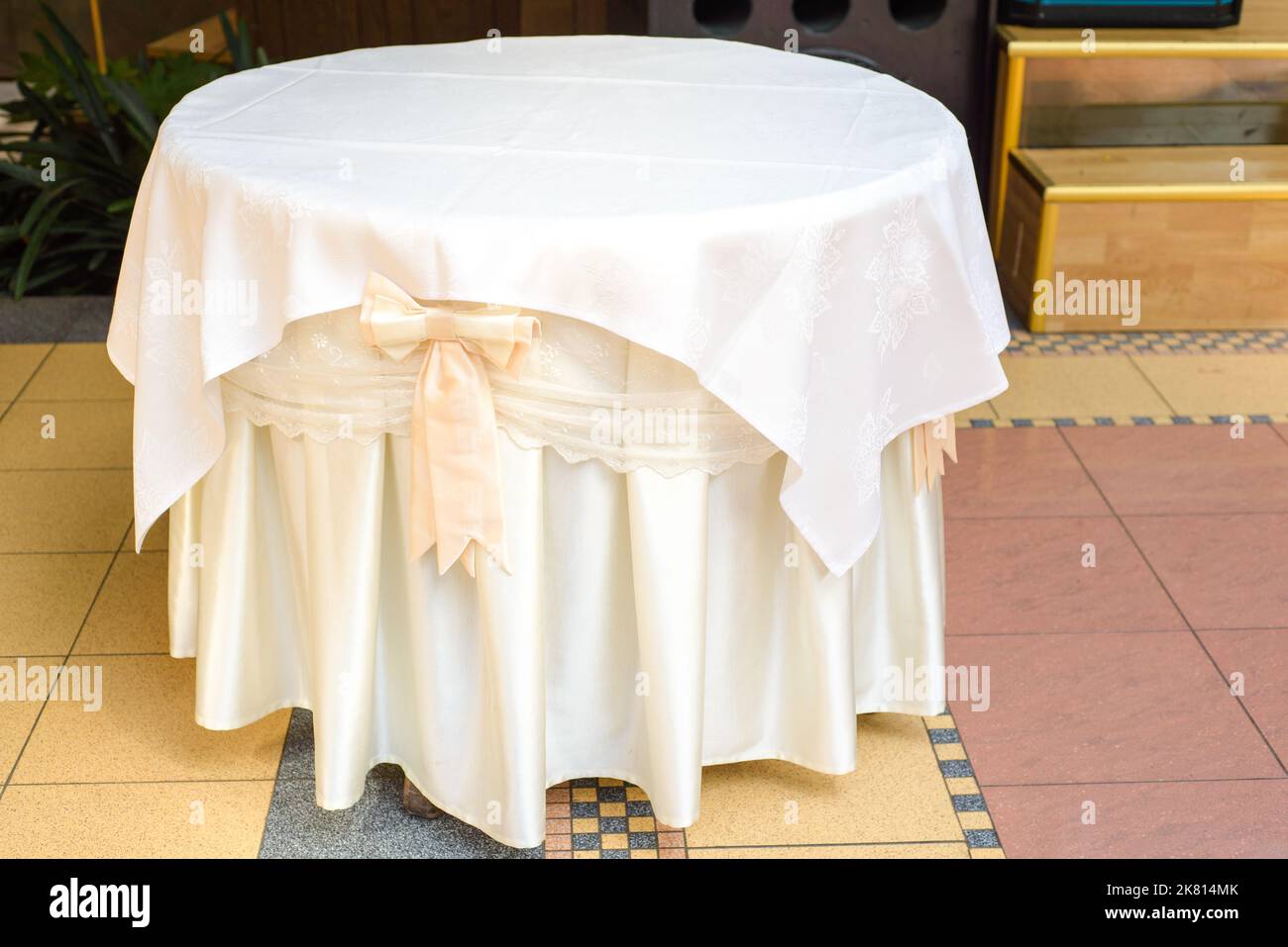 Empty apartment party hi-res stock photography and images - Alamy