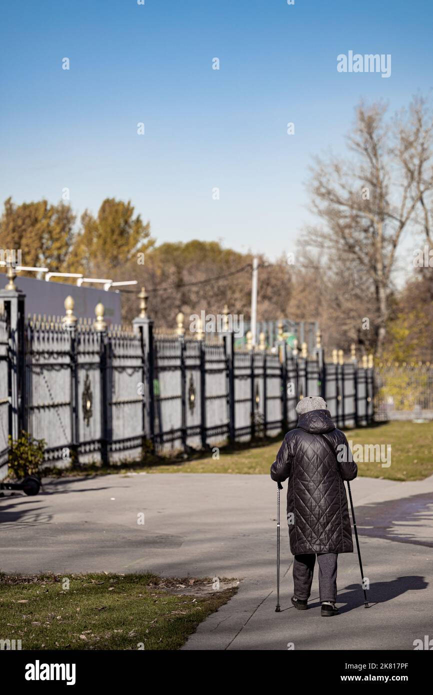 Old woman walking stick park hi-res stock photography and images - Alamy