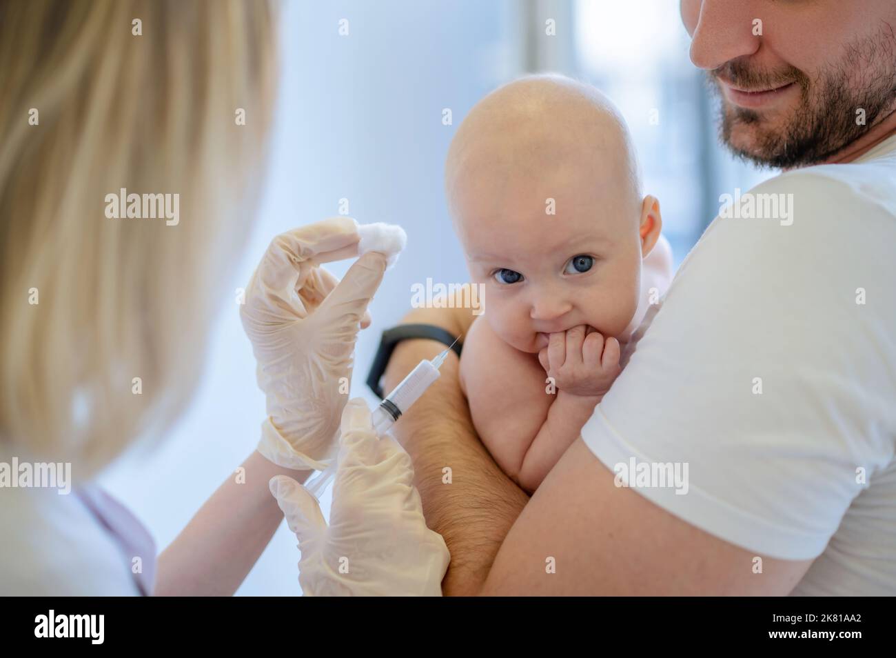 Neonatal doctor preparing to give an injection to a child Stock Photo ...