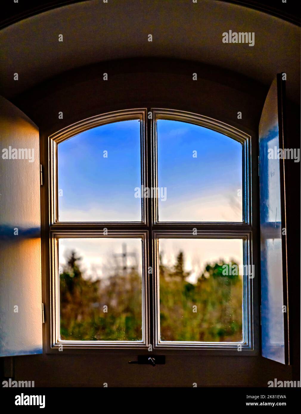 Looking through a window, Blick durch ein Febster Stock Photo