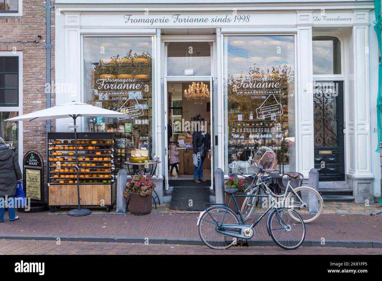 Middelburg on the peninsula Walcheren, cheese shop on Damplein square, Zeeland, Netherlands.   Middelburg auf Walcheren, Kaeseladen am Damplein, Zeela Stock Photo