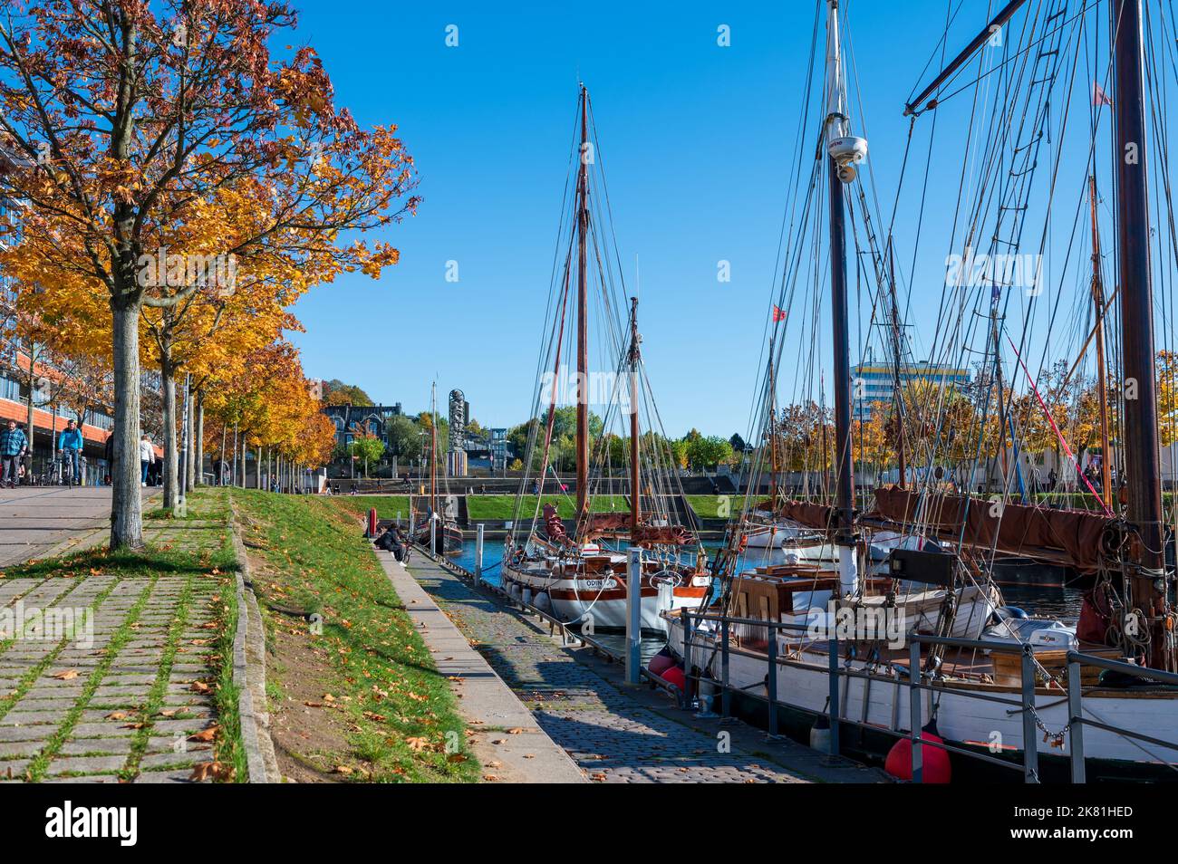 Kieler Hafen  am Germaniabecken an einem sonnigen Herbsttag Stock Photo