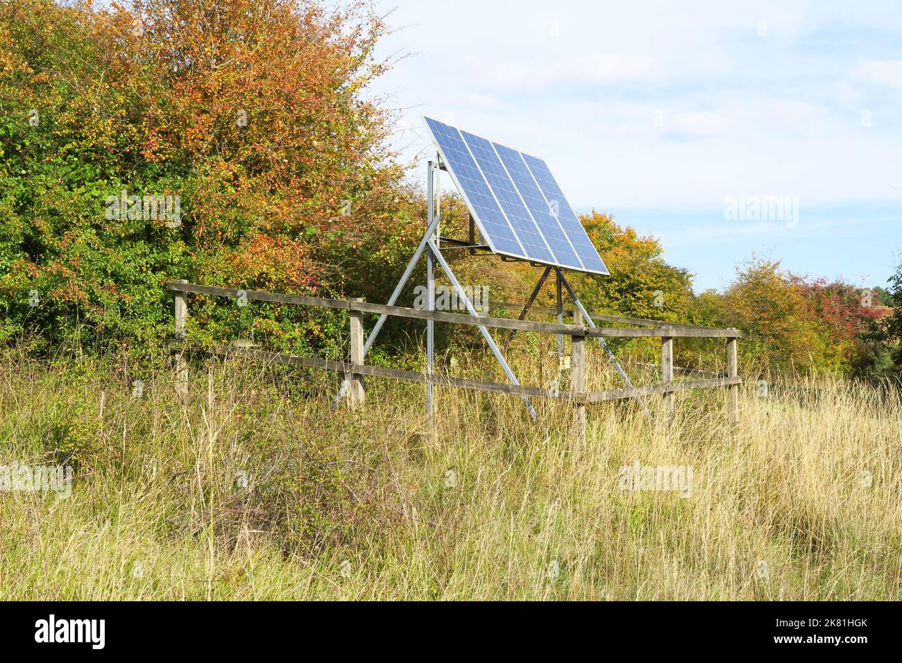 A solar panel array stands in a field near the north Oxfordshire town of Chipping Norton Stock Photo