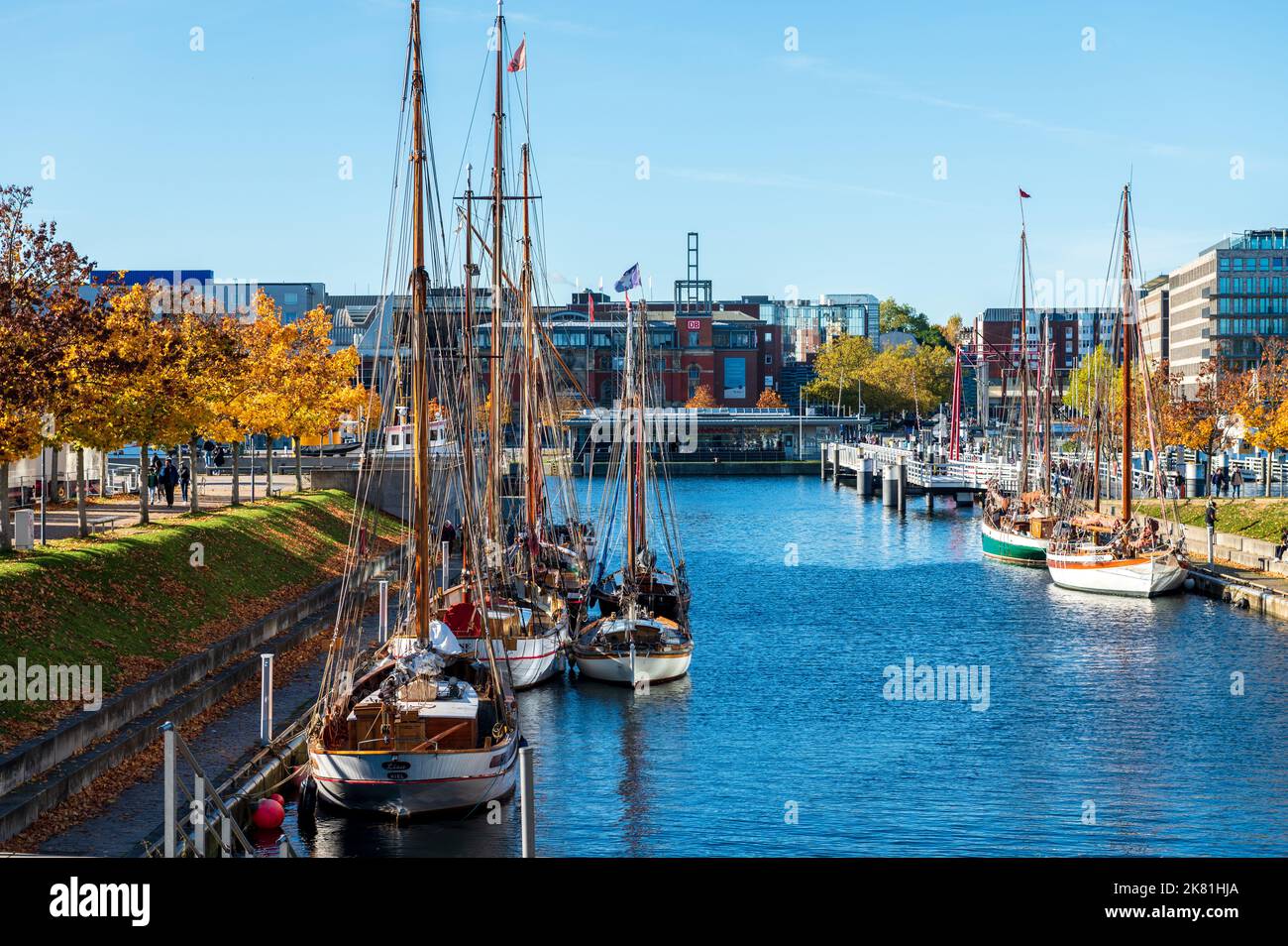 Kieler Hafen  am Germaniabecken an einem sonnigen Herbsttag Stock Photo
