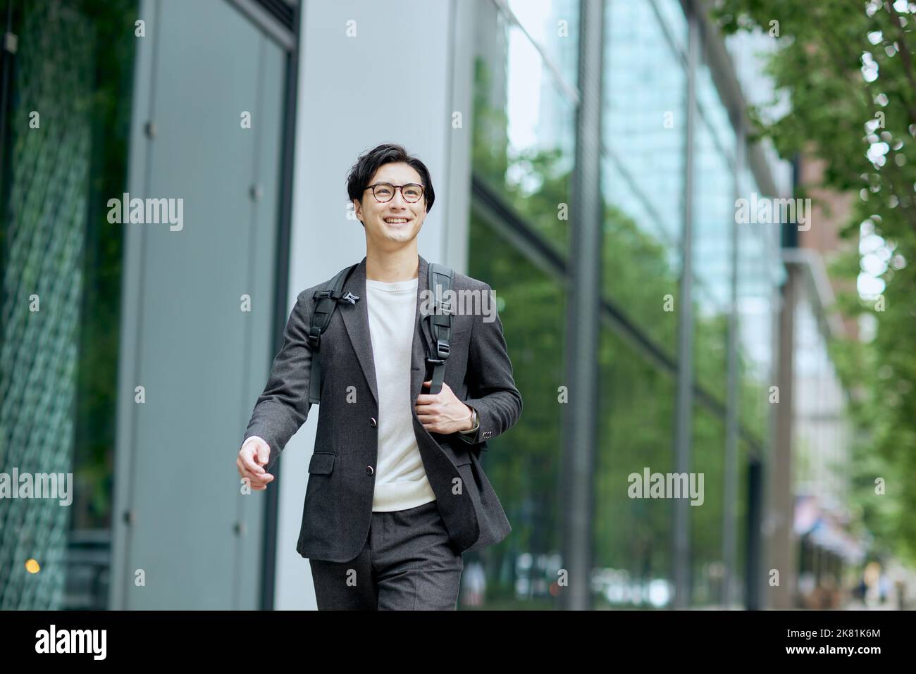 Japanese businessman walking Stock Photo - Alamy