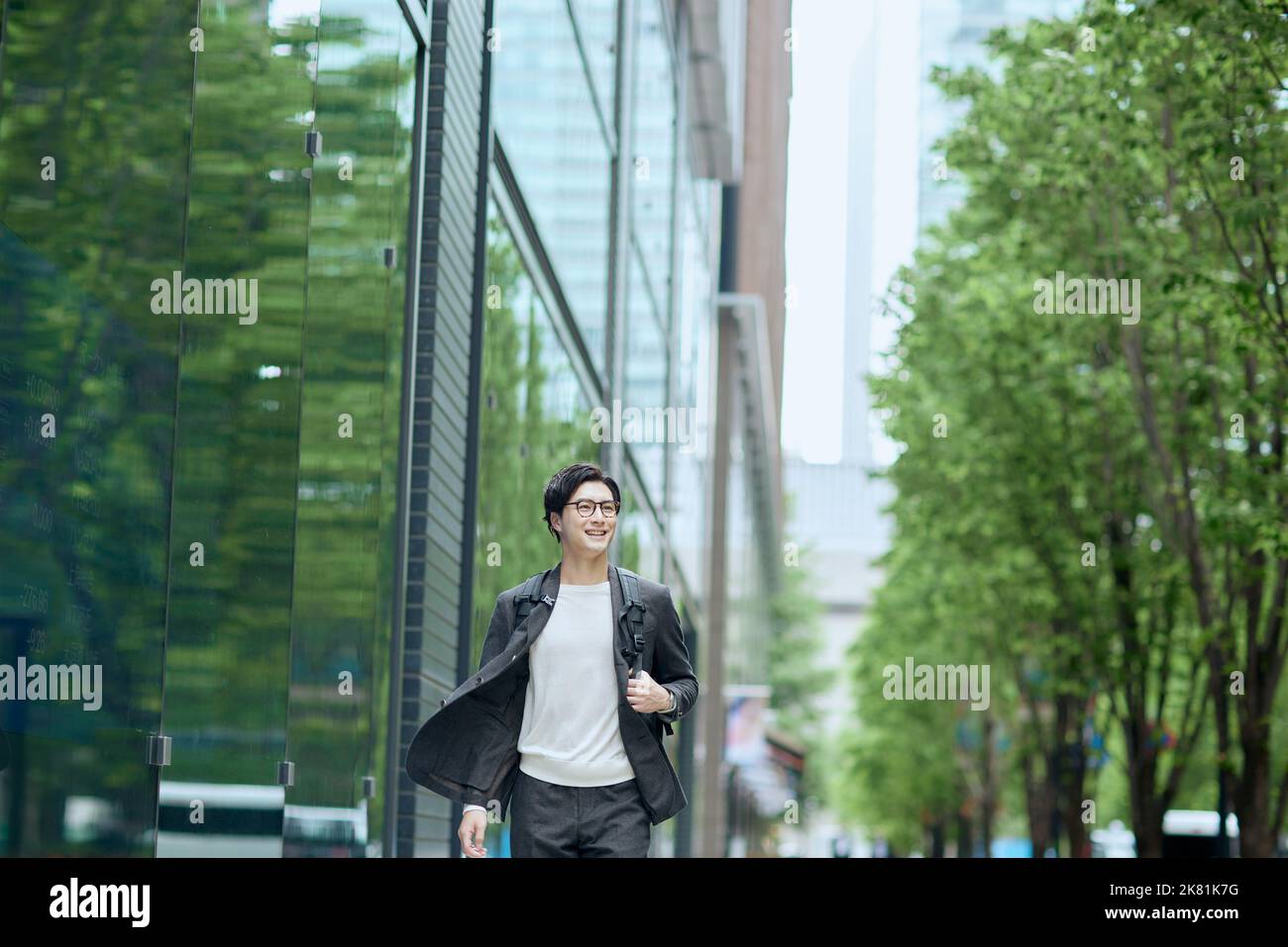 Japanese businessman walking Stock Photo - Alamy