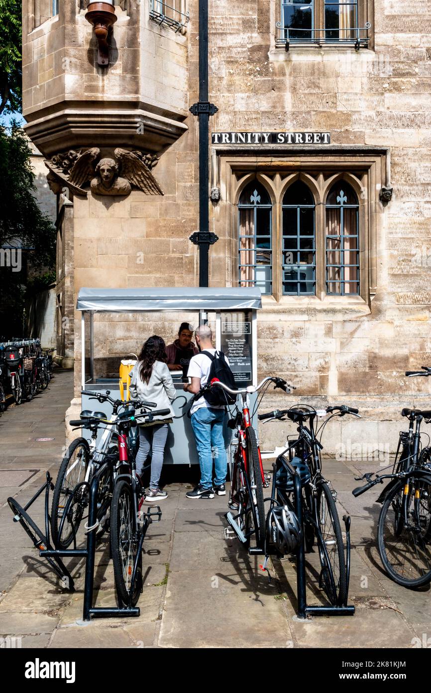 Cambridge bike stand hires stock photography and images Alamy