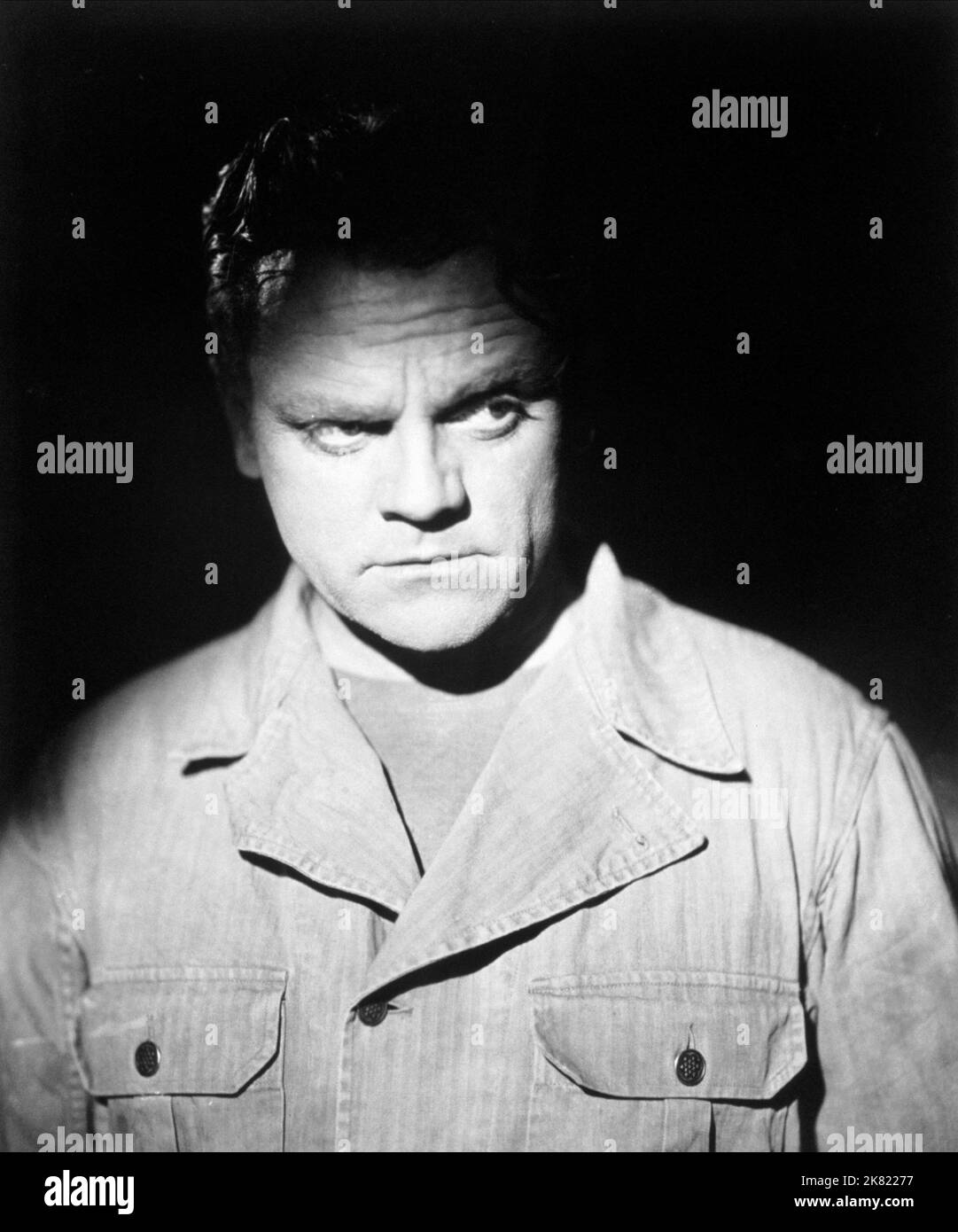 James Cagney Film: 13 Rue Madeleine (1947) Characters: Robert Emmett 'Bob' Sharkey  Director: Henry Hathaway 15 January 1947   **WARNING** This Photograph is for editorial use only and is the copyright of 20 CENTURY FOX and/or the Photographer assigned by the Film or Production Company and can only be reproduced by publications in conjunction with the promotion of the above Film. A Mandatory Credit To 20 CENTURY FOX is required. The Photographer should also be credited when known. No commercial use can be granted without written authority from the Film Company. Stock Photo