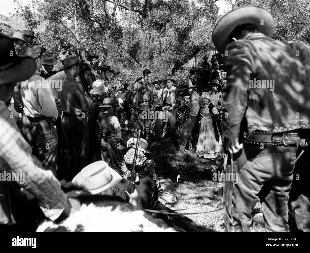 John Payne Film: El Paso (1949) Characters: Clay Fletcher  Director: Lewis R. Foster 23 March 1949   **WARNING** This Photograph is for editorial use only and is the copyright of PINE THOMAS PRODUCTIONS and/or the Photographer assigned by the Film or Production Company and can only be reproduced by publications in conjunction with the promotion of the above Film. A Mandatory Credit To PINE THOMAS PRODUCTIONS is required. The Photographer should also be credited when known. No commercial use can be granted without written authority from the Film Company. Stock Photo