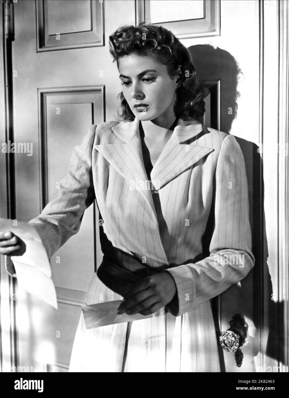 Ingrid Bergman Film: Notorious (USA 1964) Characters: Alicia Huberman  Director: Alfred Hitchcock 15 August 1946   **WARNING** This Photograph is for editorial use only and is the copyright of RKO and/or the Photographer assigned by the Film or Production Company and can only be reproduced by publications in conjunction with the promotion of the above Film. A Mandatory Credit To RKO is required. The Photographer should also be credited when known. No commercial use can be granted without written authority from the Film Company. Stock Photo