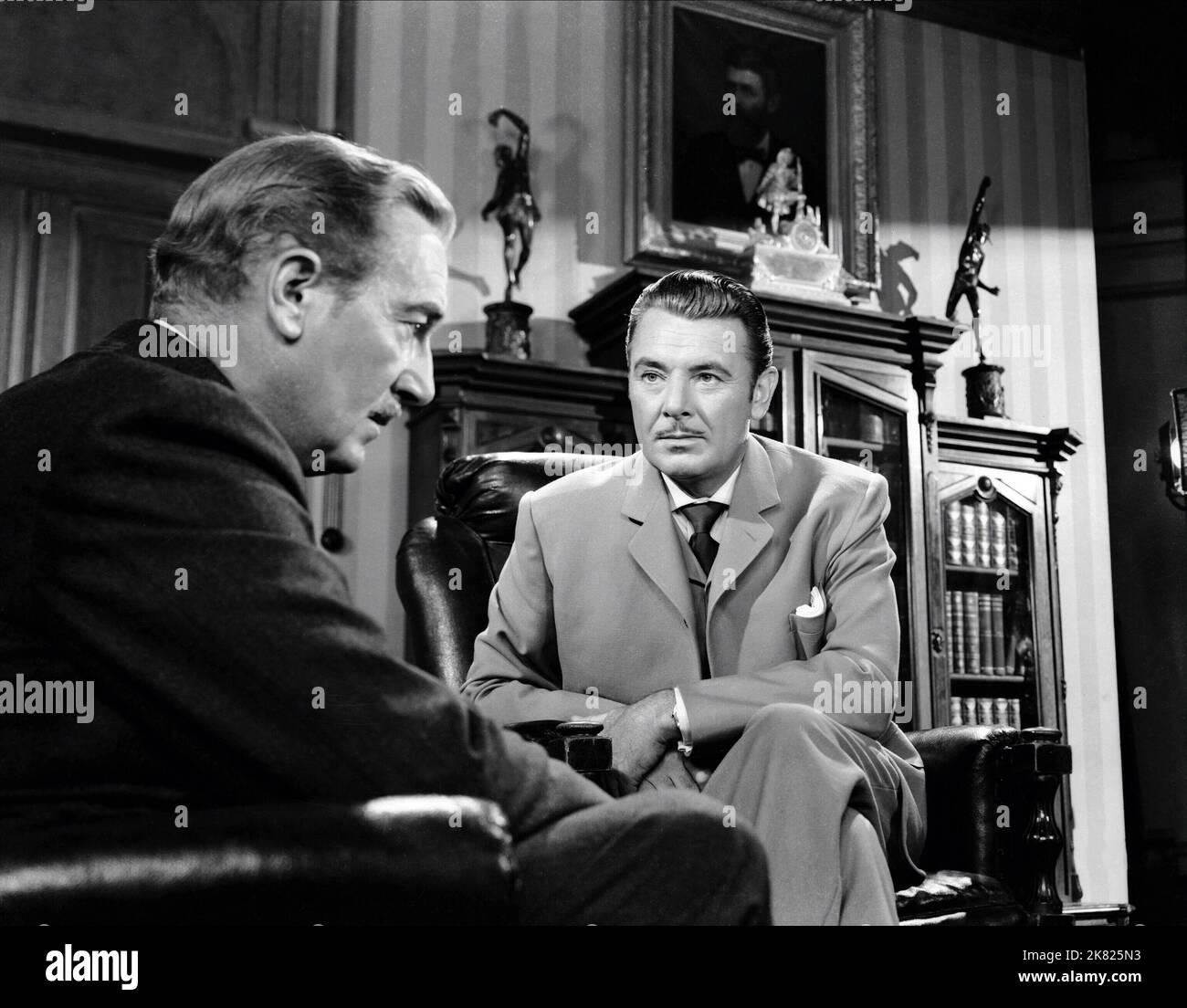 Paul Lukas & George Brent Film: Experiment Perilous (USA 1944) Characters: Nick Bederaux, Dr. Huntington Bailey  Director: Jacques Tourneur 18 December 1944   **WARNING** This Photograph is for editorial use only and is the copyright of RKO and/or the Photographer assigned by the Film or Production Company and can only be reproduced by publications in conjunction with the promotion of the above Film. A Mandatory Credit To RKO is required. The Photographer should also be credited when known. No commercial use can be granted without written authority from the Film Company. Stock Photo