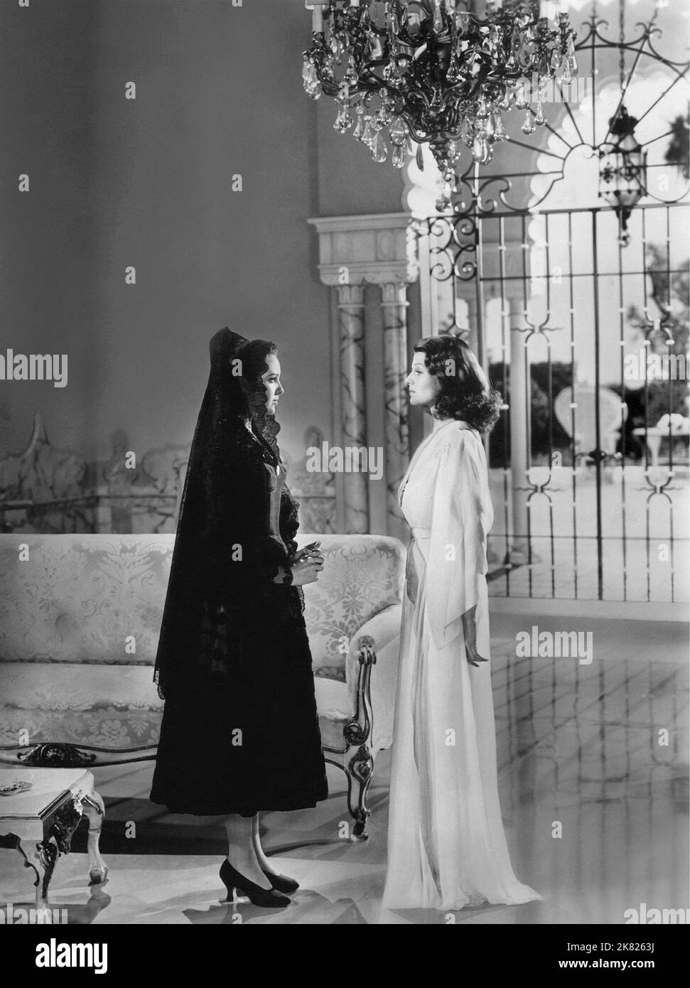 Linda Darnell & Rita Hayworth Film: Blood And Sand (1941) Characters: Carmen Espinosa & Dona Sol des Muire  Director: Rouben Mamoulian 22 May 1941   **WARNING** This Photograph is for editorial use only and is the copyright of 20 CENTURY FOX and/or the Photographer assigned by the Film or Production Company and can only be reproduced by publications in conjunction with the promotion of the above Film. A Mandatory Credit To 20 CENTURY FOX is required. The Photographer should also be credited when known. No commercial use can be granted without written authority from the Film Company. Stock Photo