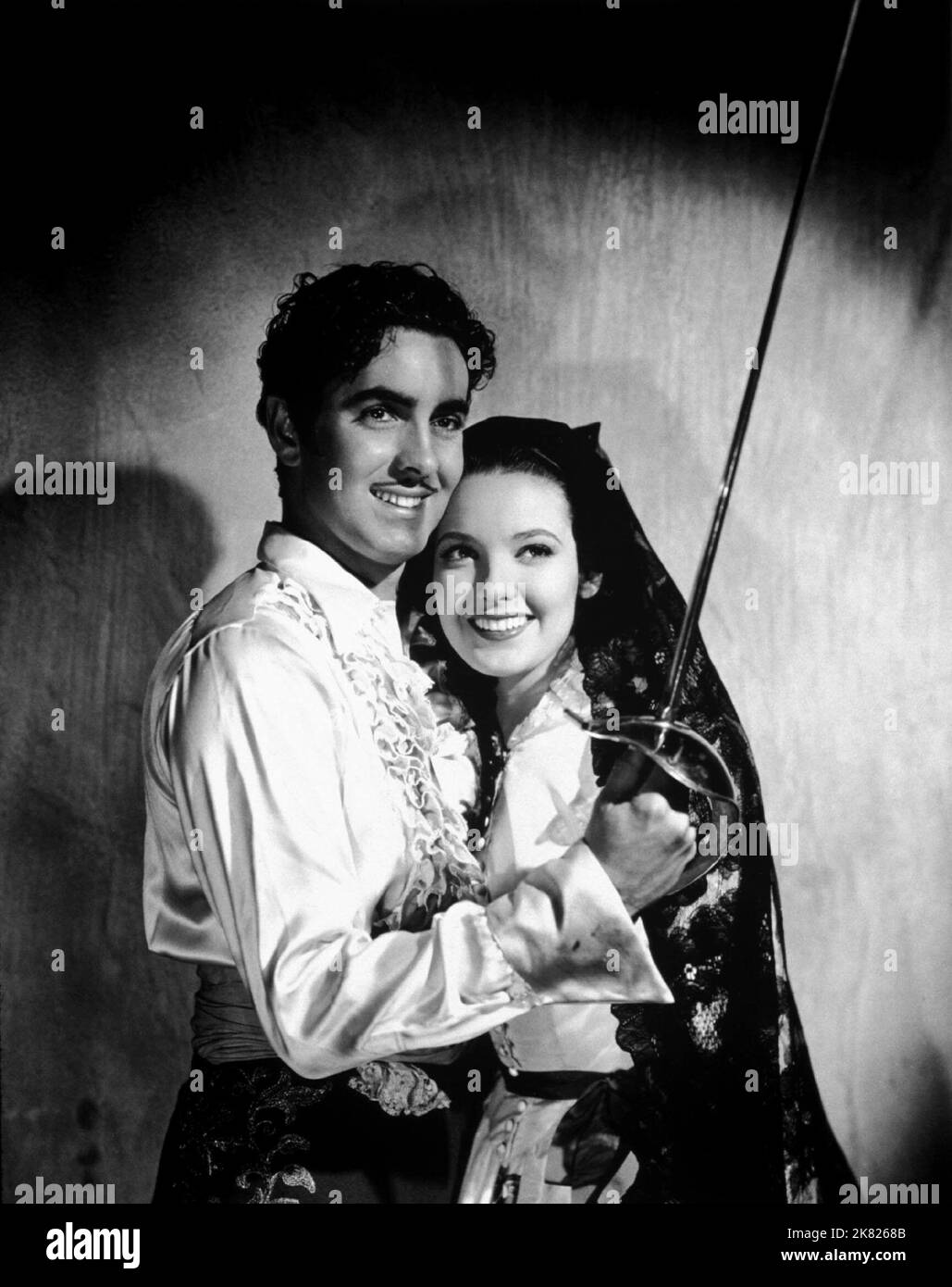 Tyrone Power & Linda Darnell Film: The Mark Of Zorro (USA 1940) Characters: Diego & Lolita Quintero  Director: Rouben Mamoulian 01 November 1940   **WARNING** This Photograph is for editorial use only and is the copyright of 20TH CENTURY FOX and/or the Photographer assigned by the Film or Production Company and can only be reproduced by publications in conjunction with the promotion of the above Film. A Mandatory Credit To 20TH CENTURY FOX is required. The Photographer should also be credited when known. No commercial use can be granted without written authority from the Film Company. Stock Photo