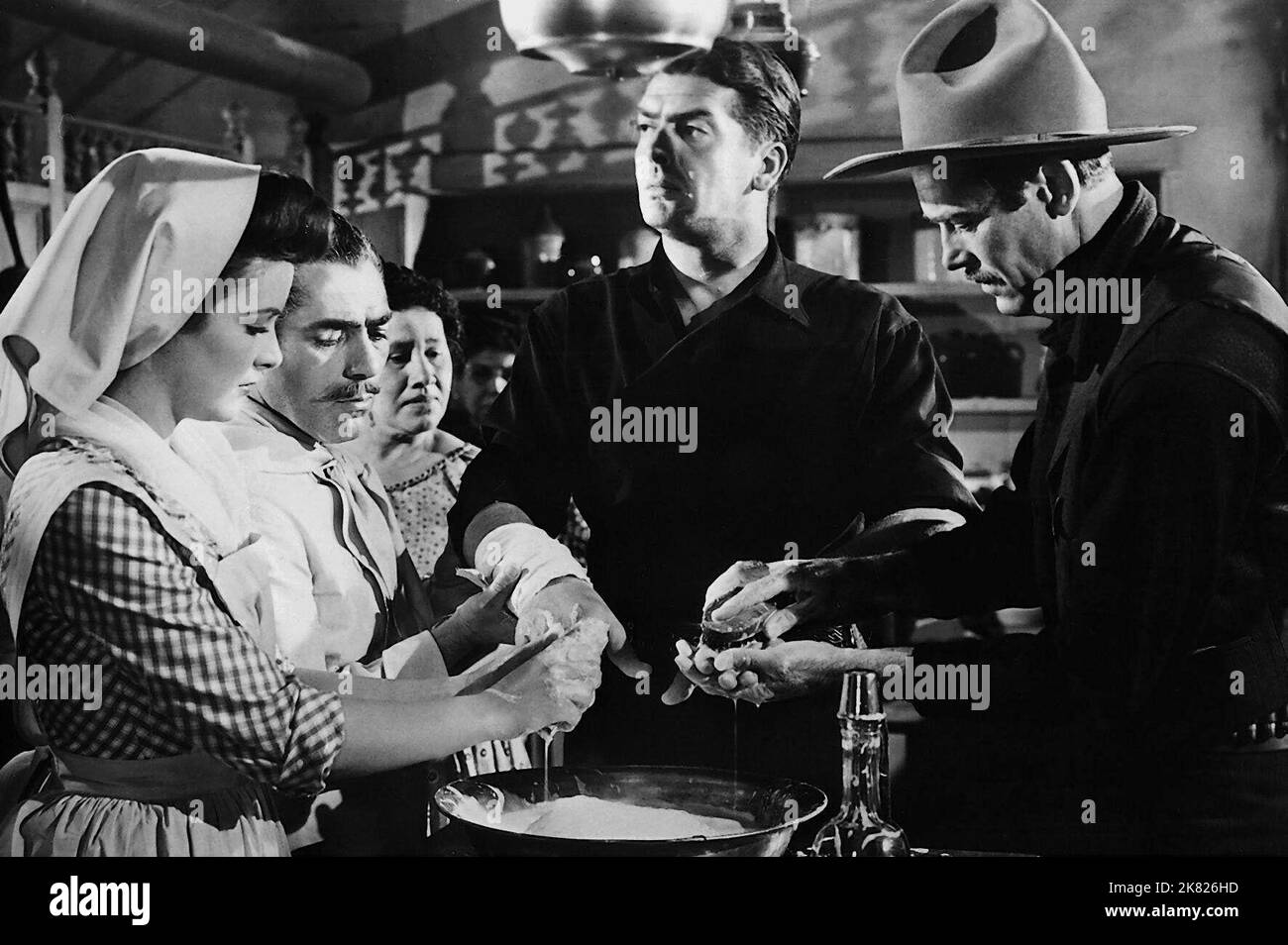 Cathy Downs, Louis Mercier, Victor Mature & Henry Fonda Film: My Darling Clementine (USA 1946) Characters: Clementine Carter,Francois, the Chef (uncredited),Dr. John 'Doc' Holliday & Wyatt Earp  / Titel Auch: 'Tombstone' / Literaturverfilmung (Based On The Book By  Stuart N. Lake) Director: John Ford 16 October 1946   **WARNING** This Photograph is for editorial use only and is the copyright of 20TH CENTURY FOX and/or the Photographer assigned by the Film or Production Company and can only be reproduced by publications in conjunction with the promotion of the above Film. A Mandatory Credit To Stock Photo