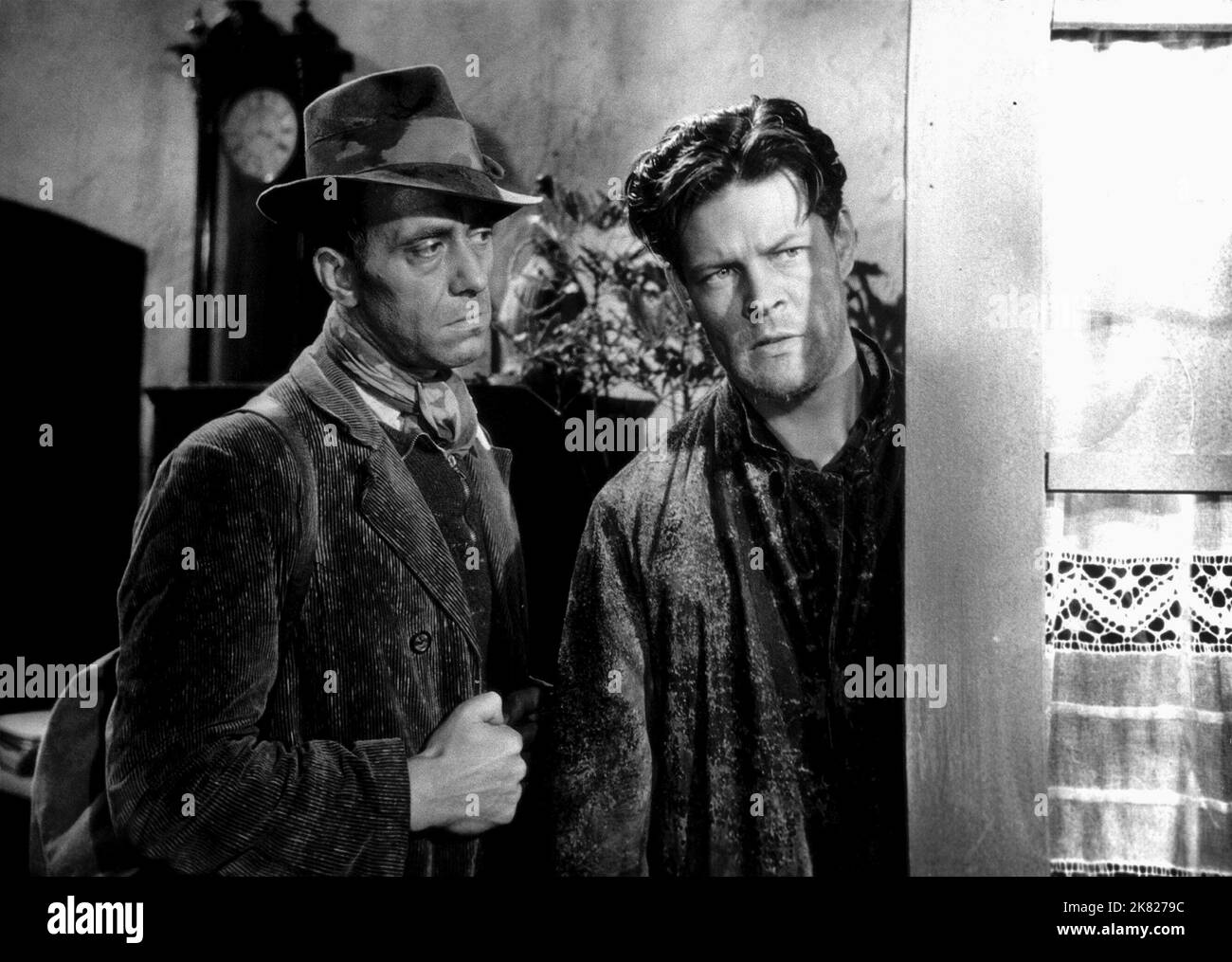 Ewart G. Morrison, John Hoy Film: The Last Chance (1944) Characters: Major Telford,Lieutenant John Halliday  Director: Leopold Lindtberg 26 May 1945   **WARNING** This Photograph is for editorial use only and is the copyright of MGM and/or the Photographer assigned by the Film or Production Company and can only be reproduced by publications in conjunction with the promotion of the above Film. A Mandatory Credit To MGM is required. The Photographer should also be credited when known. No commercial use can be granted without written authority from the Film Company. Stock Photo