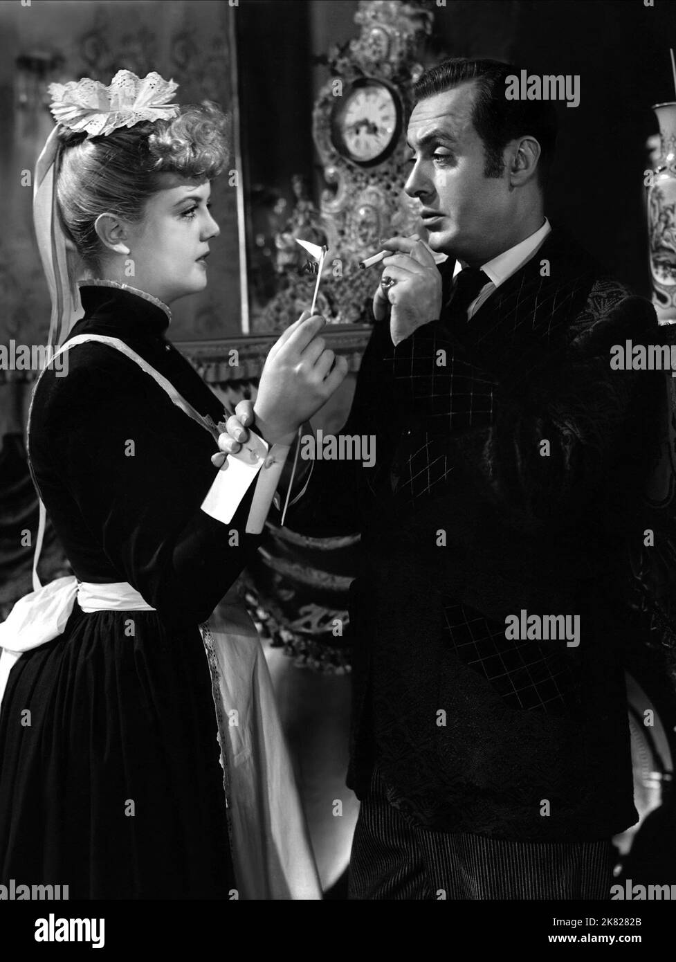 Angela Lansbury & Charles Boyer Film: Gaslight (USA 1944) Characters: Nancy Oliver, Gregory Anton  / Literaturverfilmung (Based On The Play 'Gas Light' By Patrick Hamilton) Director: George Cukor 04 May 1944   **WARNING** This Photograph is for editorial use only and is the copyright of MGM and/or the Photographer assigned by the Film or Production Company and can only be reproduced by publications in conjunction with the promotion of the above Film. A Mandatory Credit To MGM is required. The Photographer should also be credited when known. No commercial use can be granted without written auth Stock Photo