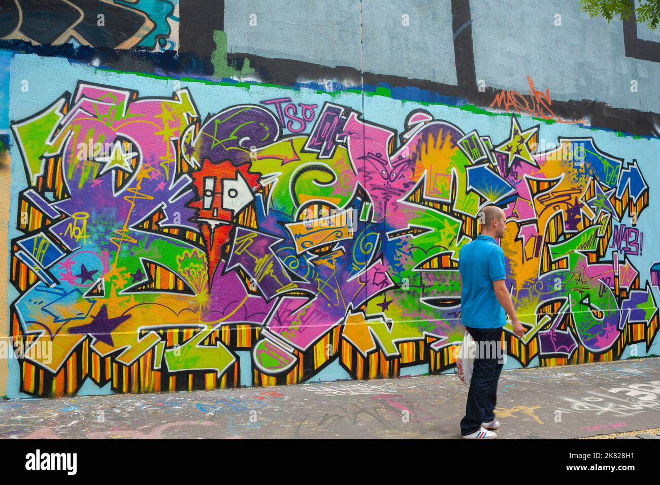 Male teen painting wall spray paint hi-res stock photography and images ...