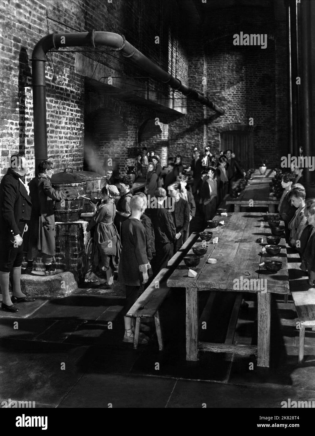 Orphans In Workhouse Film: Oliver Twist (UK 1948)   / Literaturverfilmung (Based On The Book By Charles Dickens) Director: David Lean 28 June 1948   **WARNING** This Photograph is for editorial use only and is the copyright of CINEGUILD and/or the Photographer assigned by the Film or Production Company and can only be reproduced by publications in conjunction with the promotion of the above Film. A Mandatory Credit To CINEGUILD is required. The Photographer should also be credited when known. No commercial use can be granted without written authority from the Film Company. Stock Photo