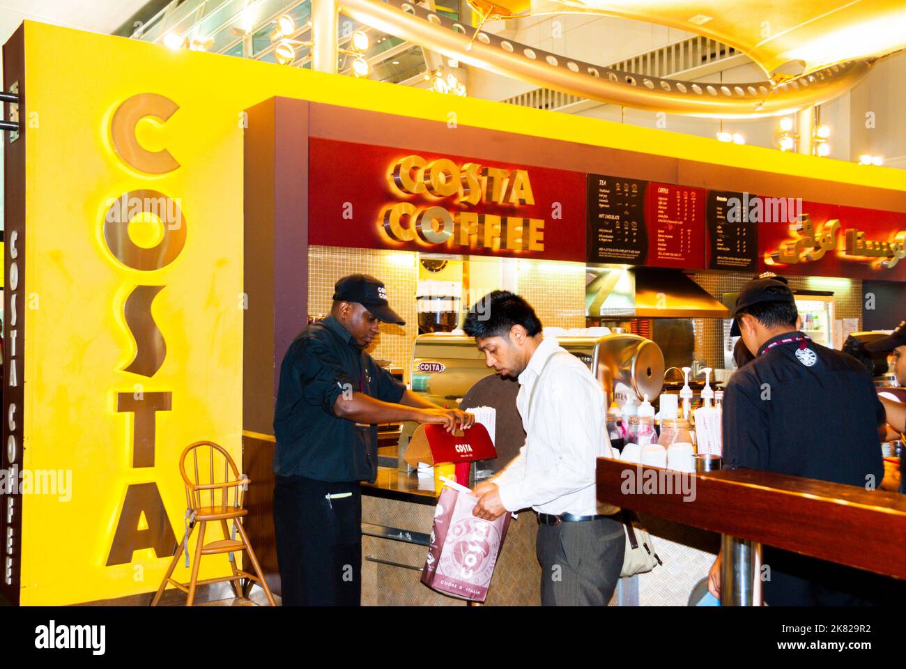 Airport coffee shops hires stock photography and images Alamy