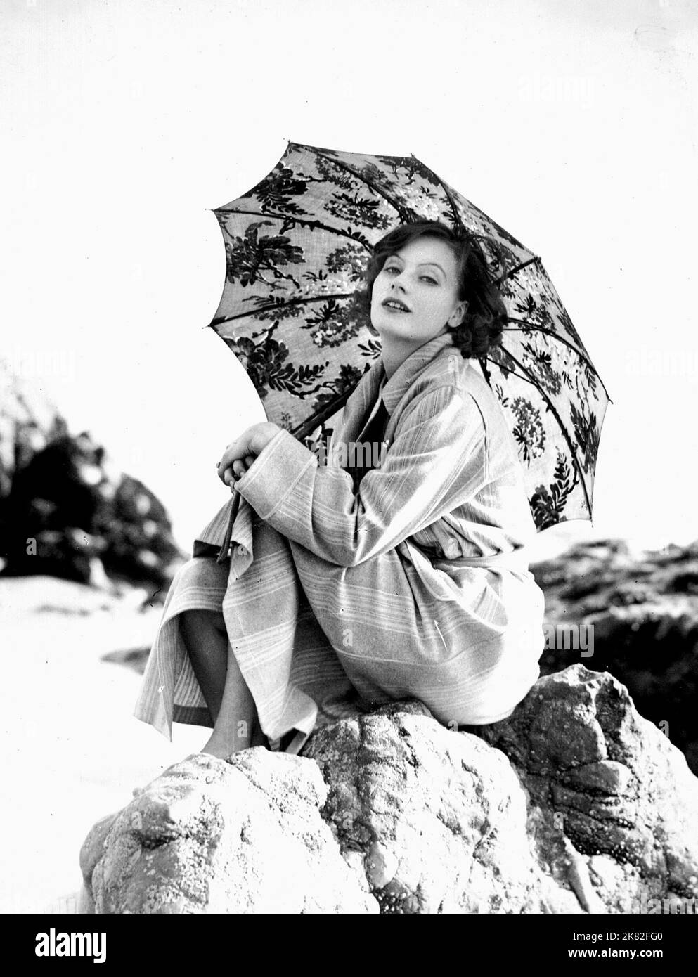 Greta garbo 1926 hi-res stock photography and images - Alamy
