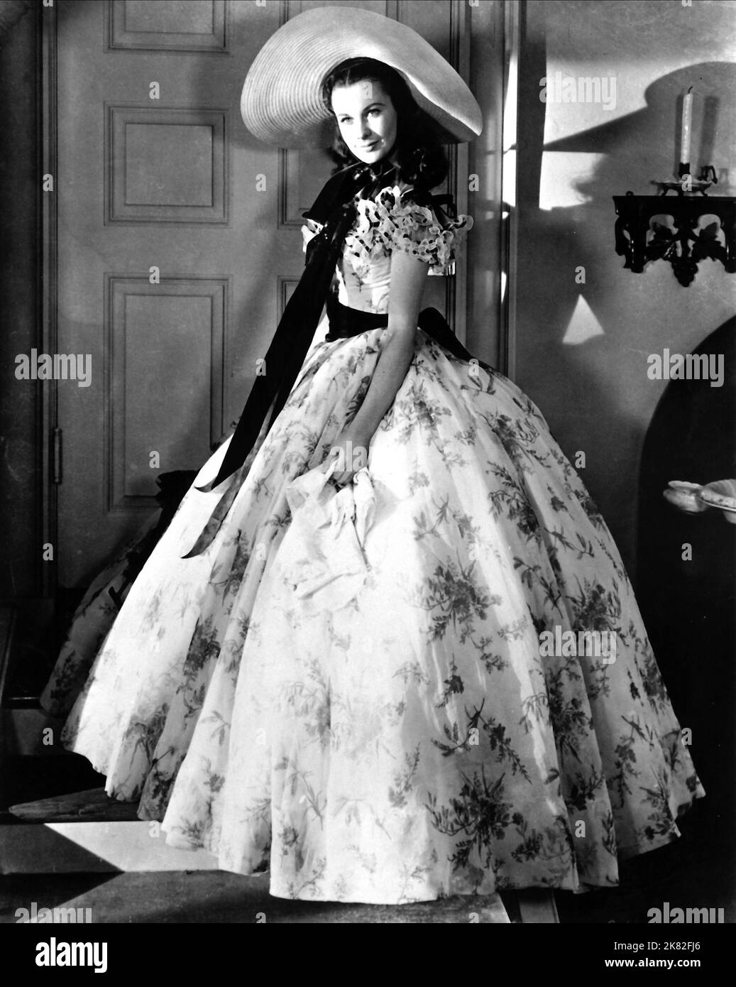Vivien Leigh Film: Gone With The Wind (USA 1939) Characters: Scarlett O'Hara - Their Daughter  Director: Victor Fleming 15 December 1939   **WARNING** This Photograph is for editorial use only and is the copyright of MGM and/or the Photographer assigned by the Film or Production Company and can only be reproduced by publications in conjunction with the promotion of the above Film. A Mandatory Credit To MGM is required. The Photographer should also be credited when known. No commercial use can be granted without written authority from the Film Company. Stock Photo