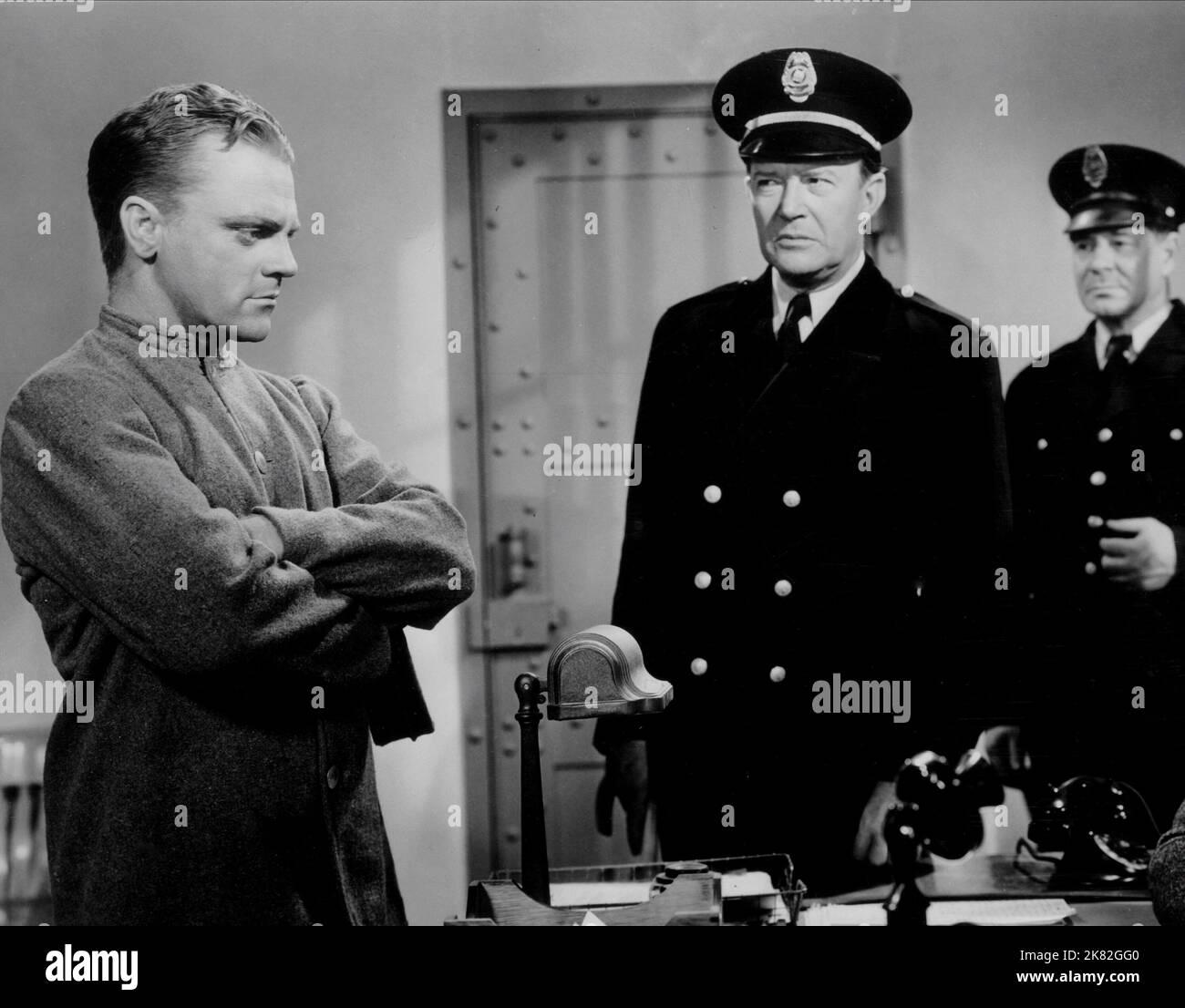 James Cagney, John Wray & George Bancroft Film: Each Dawn I Die (USA 1939) Characters: Frank Ross, Pete Kassock, John Armstrong  Director: William Keighley 22 July 1939   **WARNING** This Photograph is for editorial use only and is the copyright of WARNER BROS. and/or the Photographer assigned by the Film or Production Company and can only be reproduced by publications in conjunction with the promotion of the above Film. A Mandatory Credit To WARNER BROS. is required. The Photographer should also be credited when known. No commercial use can be granted without written authority from the Film C Stock Photo