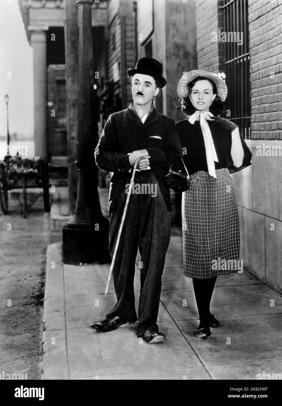 Charlie Chaplin And Paulette Goddard Film Modern Times Usa 1936 Characters And A Gamin Director