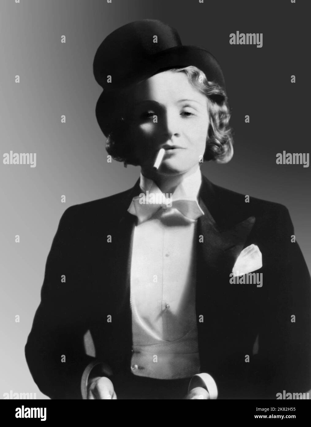 marlene-dietrich-film-morocco-usa-1930-characters-mademoiselle-amy