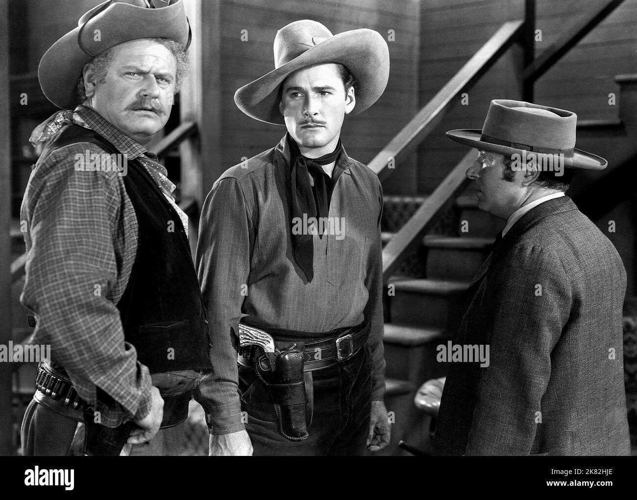 Alan Hale & Errol Flynn Film: Dodge City (USA 1939) Characters: Rusty Hart &  Director: Michael Curtiz 01 April 1939   **WARNING** This Photograph is for editorial use only and is the copyright of WARNER BROS. and/or the Photographer assigned by the Film or Production Company and can only be reproduced by publications in conjunction with the promotion of the above Film. A Mandatory Credit To WARNER BROS. is required. The Photographer should also be credited when known. No commercial use can be granted without written authority from the Film Company. Stock Photo