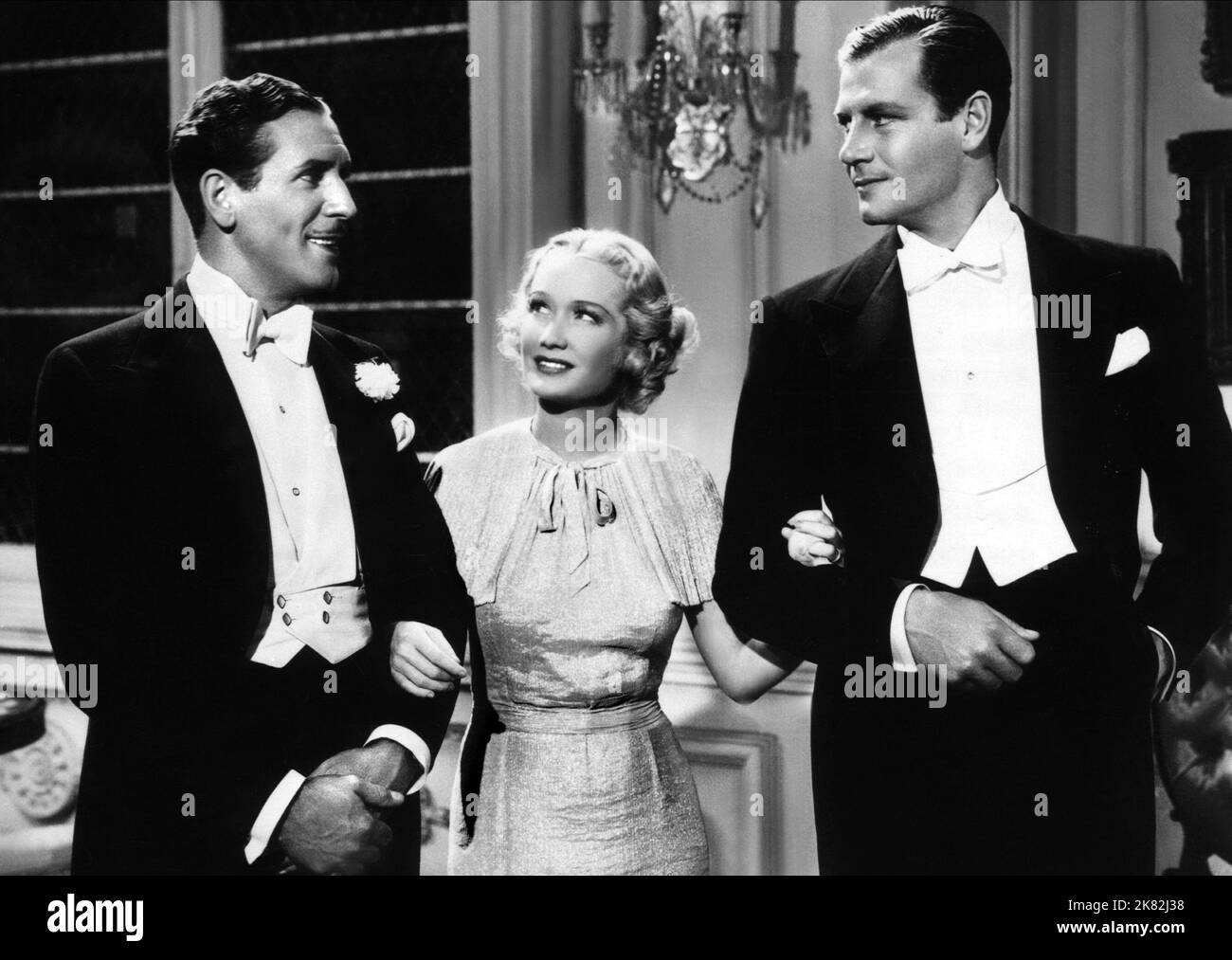 Paul Cavanagh, Miriam Hopkins & Joel Mccrea Film: Splendor (USA 1935) Characters: Martin Deering, Phyllis Manning Lorrimore, Brighton Lorrimore  Director: Elliott Nugent 22 November 1935   **WARNING** This Photograph is for editorial use only and is the copyright of THE SAMUEL GOLDWYN COMPANY and/or the Photographer assigned by the Film or Production Company and can only be reproduced by publications in conjunction with the promotion of the above Film. A Mandatory Credit To THE SAMUEL GOLDWYN COMPANY is required. The Photographer should also be credited when known. No commercial use can be gra Stock Photo
