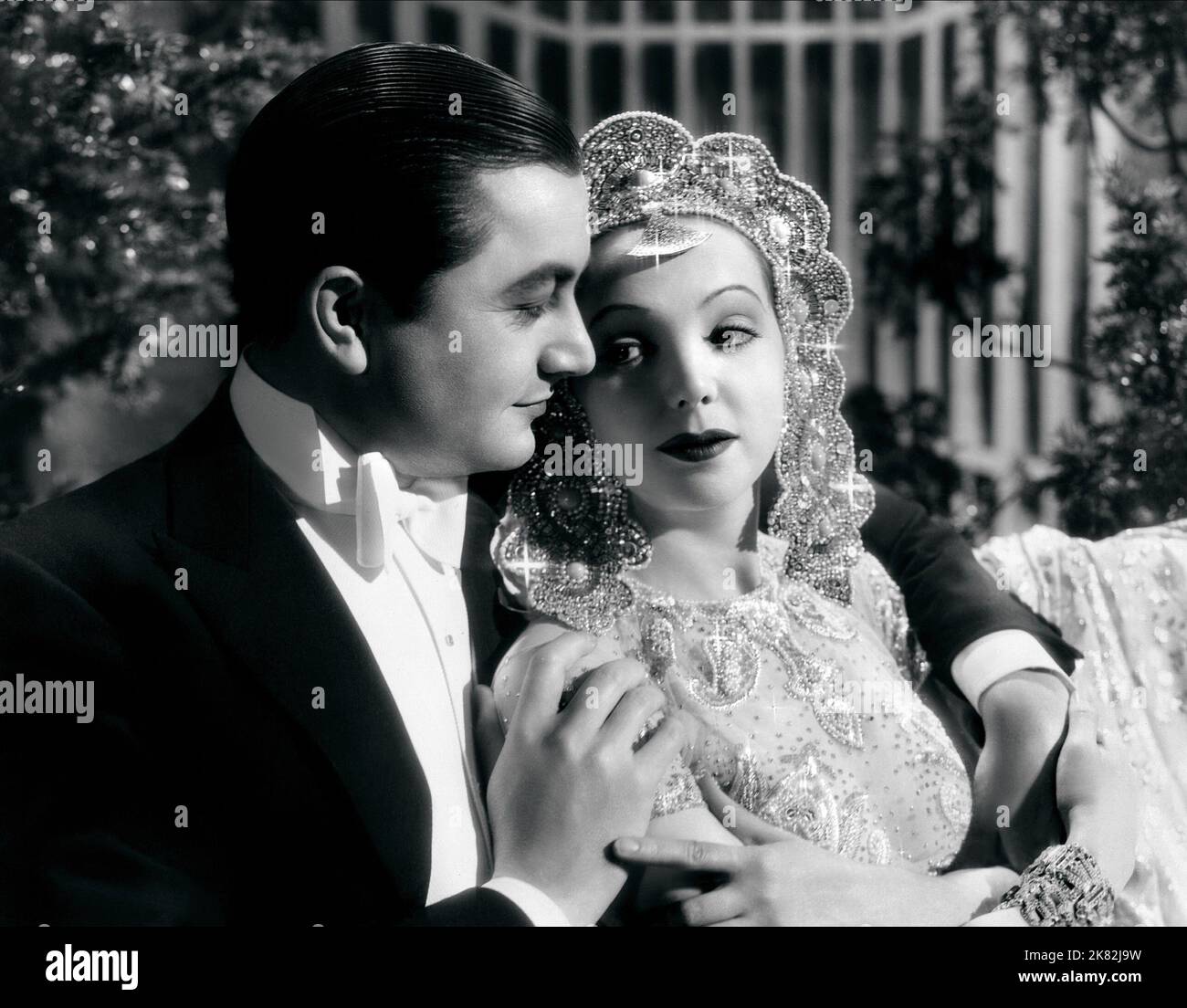 Robert Young & Jessie Matthews Film: It'S Love Again (1937) Characters: Peter Carlton, Elaine Bradford aka Mrs. Smythe-Smythe  Director: Victor Saville 06 May 1936   **WARNING** This Photograph is for editorial use only and is the copyright of GAUMONT BRITISH PICTURE CORPORATION and/or the Photographer assigned by the Film or Production Company and can only be reproduced by publications in conjunction with the promotion of the above Film. A Mandatory Credit To GAUMONT BRITISH PICTURE CORPORATION is required. The Photographer should also be credited when known. No commercial use can be granted Stock Photo