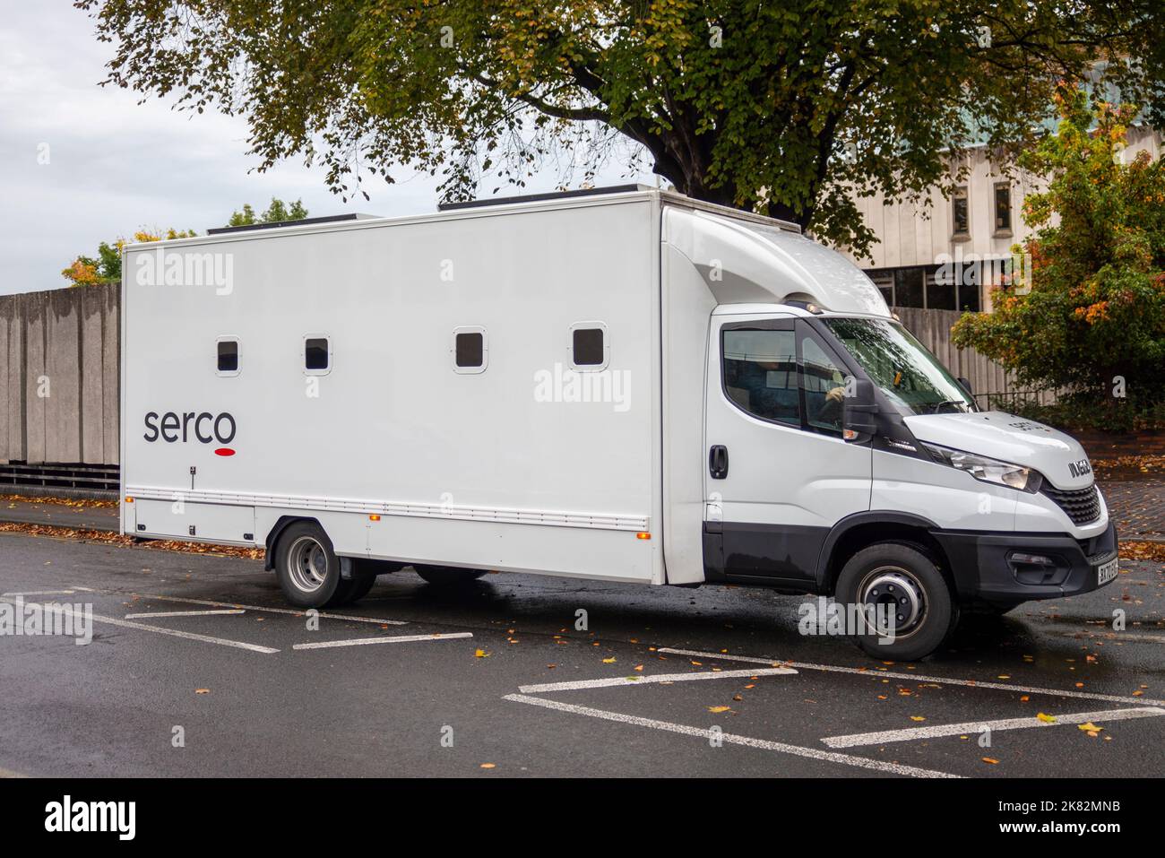 Serco prisoner transport vehicle leaving Southend Magistrates Court, Essex, UK. Serco Group PLC services contractor Stock Photo
