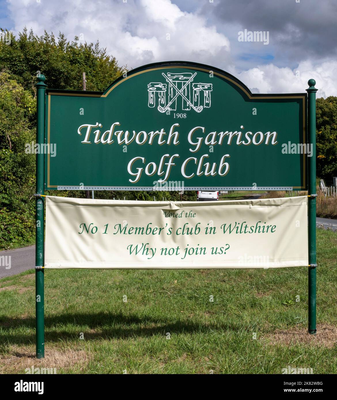 Tidworth Garrison Golf Club, Bulford Road, Tidworth, Wiltshire, England, UK - view of entrance welcome sign Stock Photo