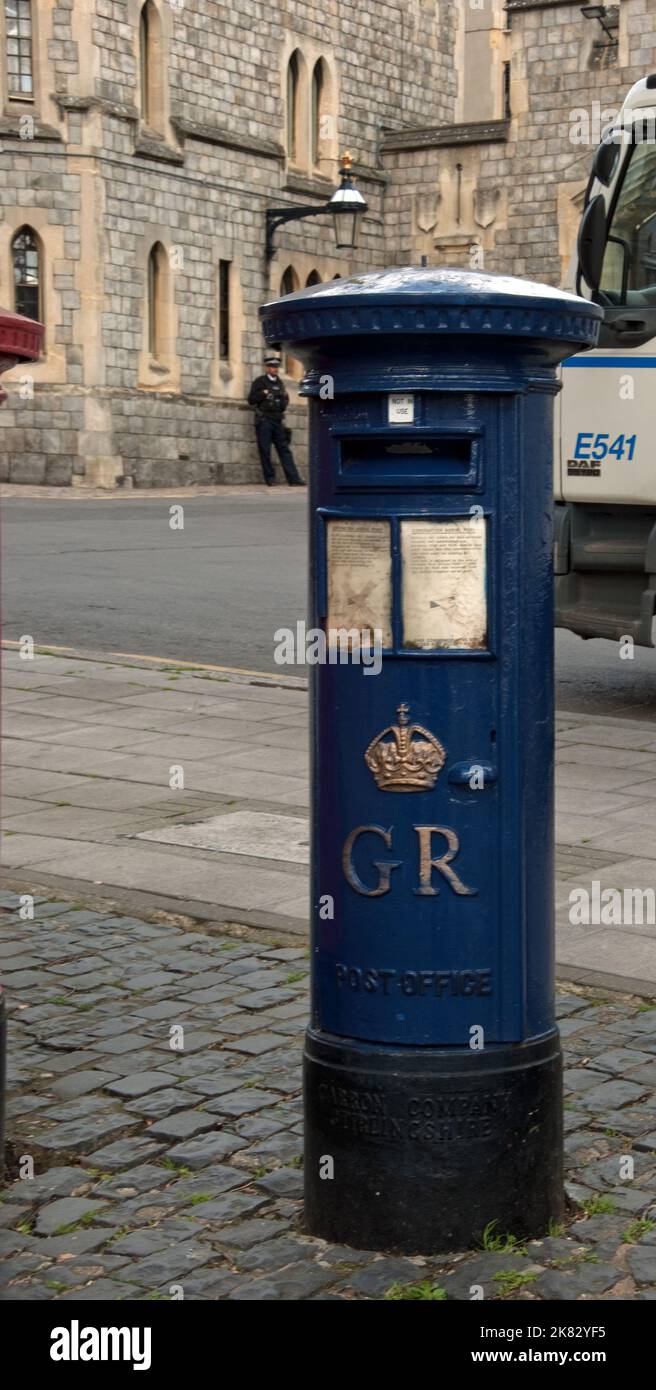 Commemorative Air-Mail Post or Pillar Box, Windsor, Berkshire,  UK.  The first air mail delivery occurred in 1911 and landed in a field near the Long Stock Photo