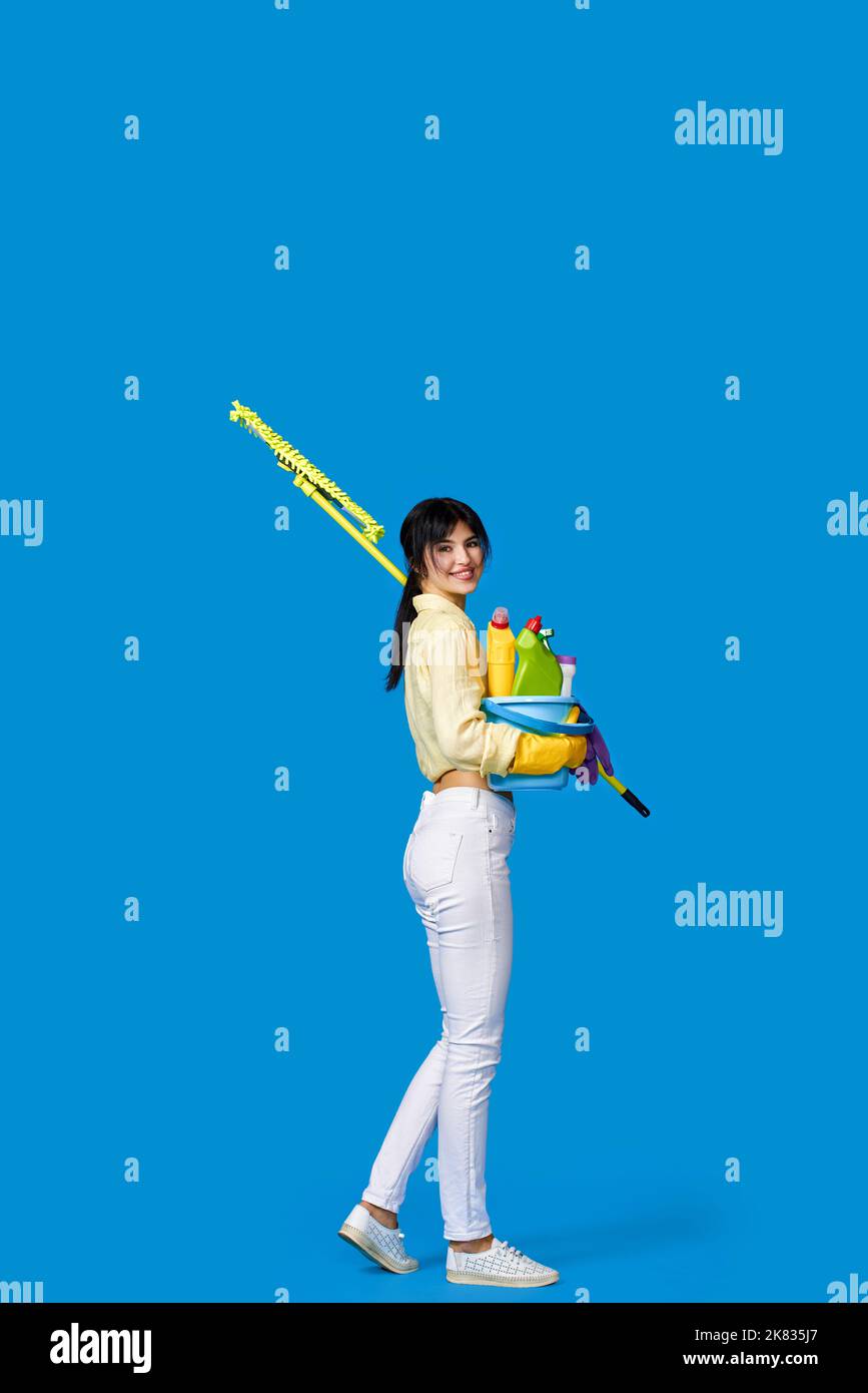 woman in rubber gloves with cleaning supplies Stock Photo - Alamy
