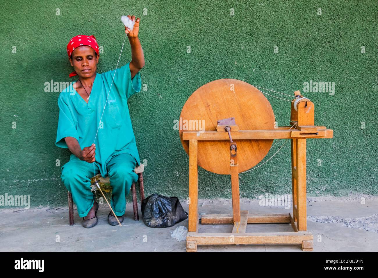 Woman using spinning wheel hi-res stock photography and images - Alamy