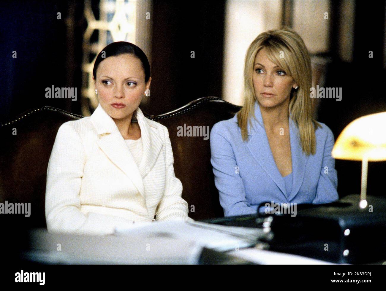 Christina Ricci & Heather Locklear Television: Ally Mcbeal : Season 5 (TV-Serie)   Usa 1997-2002, / Episode 5.18: 'Viva La Diva' (Tom Dooley, Dir. Sarah Pia Anderson, 2002) / 5. Staffel, Season 5 29 October 2001   **WARNING** This Photograph is for editorial use only and is the copyright of 20TH CENTURY FOX TELEVISION and/or the Photographer assigned by the Film or Production Company and can only be reproduced by publications in conjunction with the promotion of the above Film. A Mandatory Credit To 20TH CENTURY FOX TELEVISION is required. The Photographer should also be credited when known. N Stock Photo