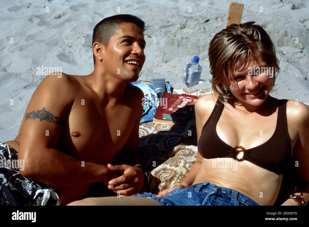 Jay Hernandez & Kirsten Dunst Film: Crazy/Beautiful (2001) Characters: Carlos & Nicole  Director: John Stockwell 28 June 2001   **WARNING** This Photograph is for editorial use only and is the copyright of WALT DISNEY and/or the Photographer assigned by the Film or Production Company and can only be reproduced by publications in conjunction with the promotion of the above Film. A Mandatory Credit To WALT DISNEY is required. The Photographer should also be credited when known. No commercial use can be granted without written authority from the Film Company. Stock Photo